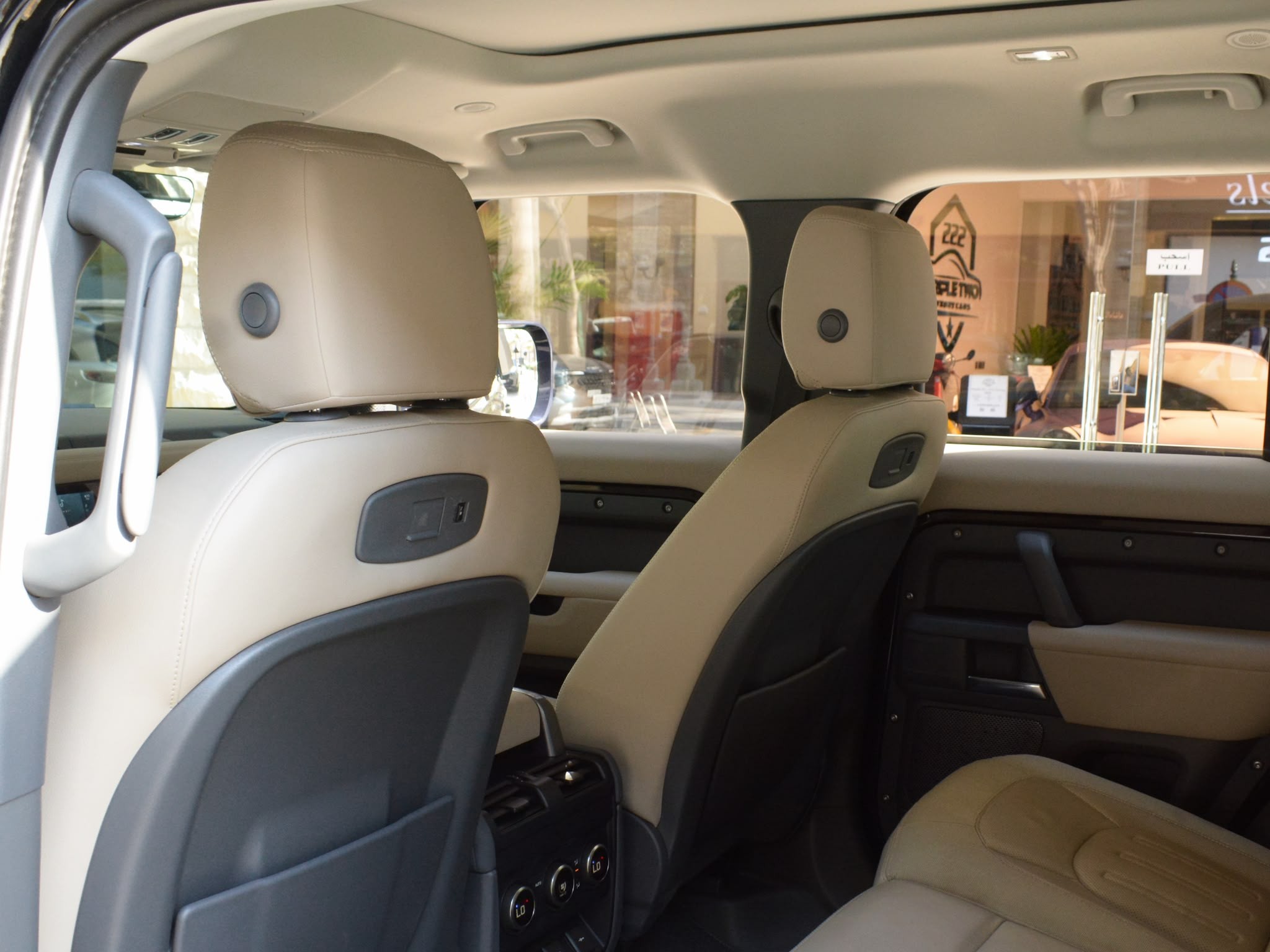 Land Rover Defender 110 SE 2020 - Image 4