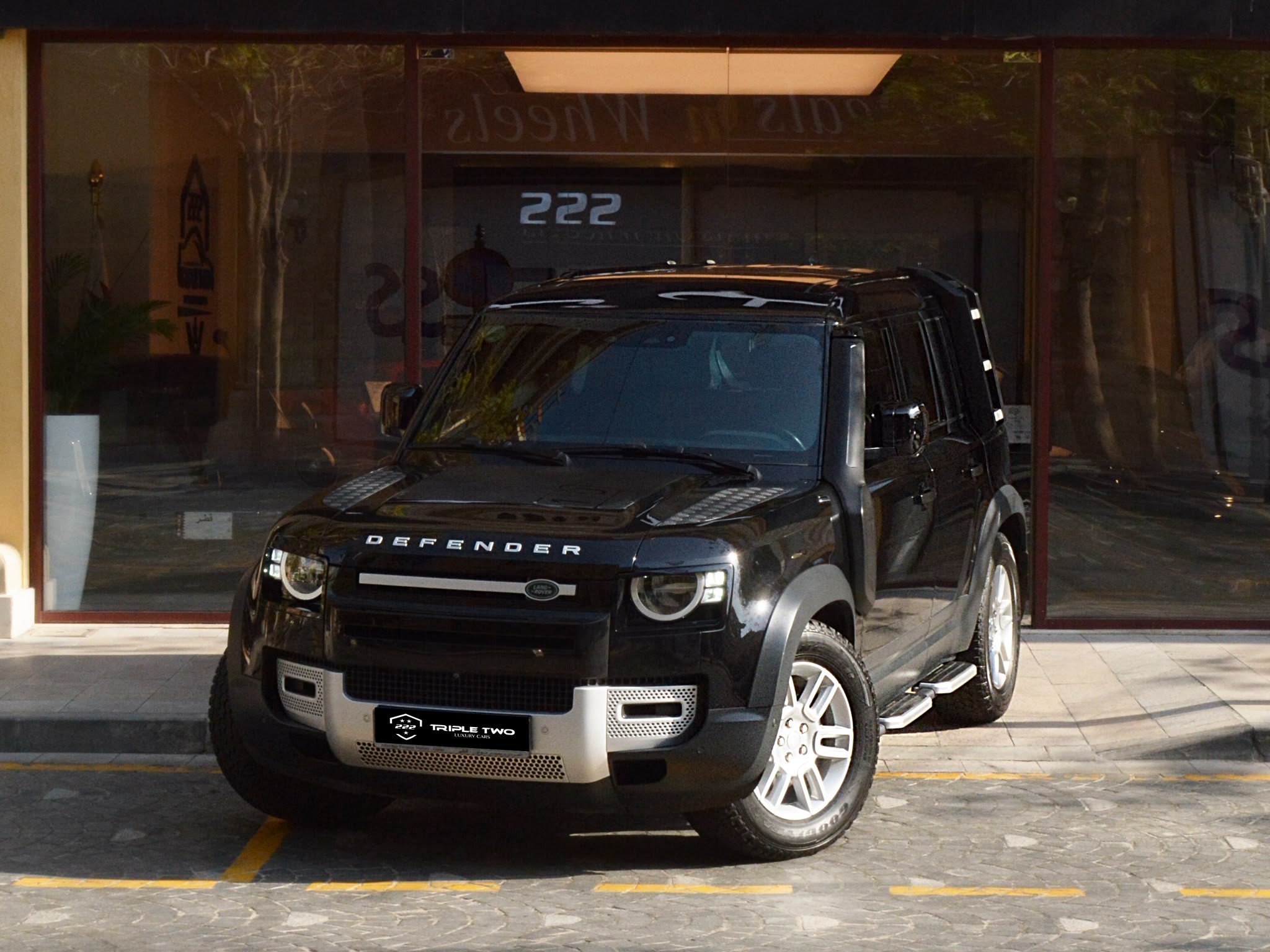 Land Rover Defender 110 SE 2020 — photo 9 for sale in Qatar