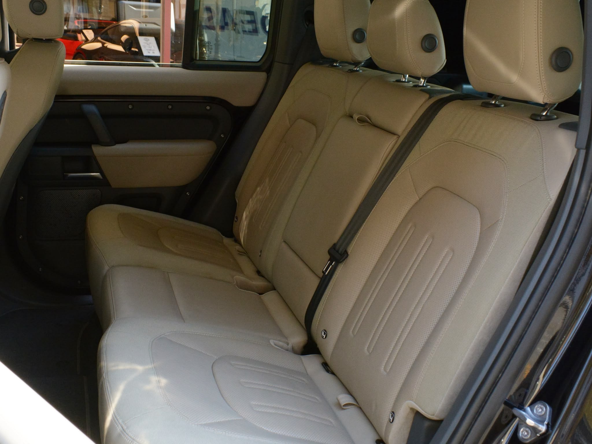 Land Rover Defender 110 SE 2020 — photo 11 for sale in Qatar