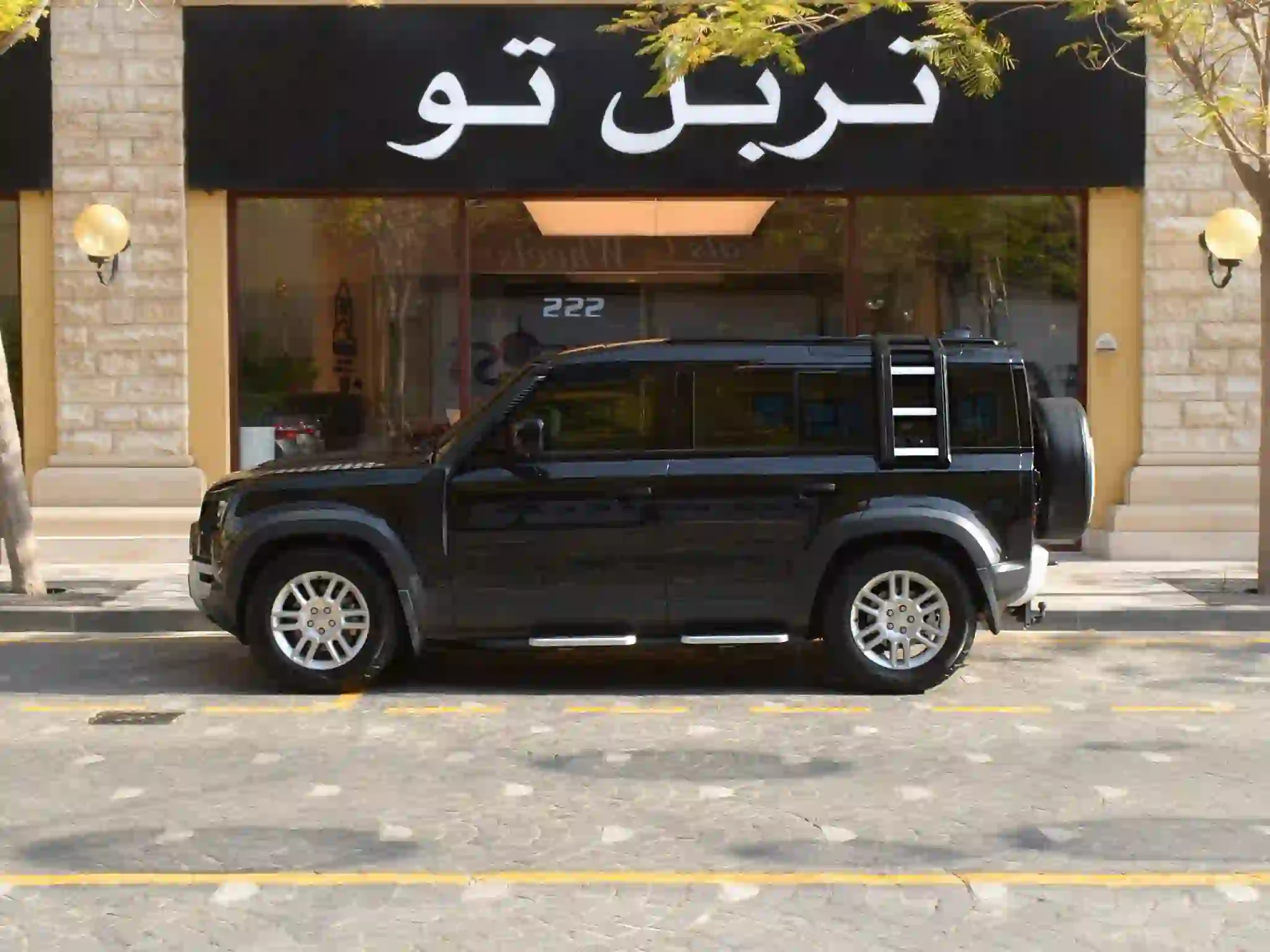 Land Rover Defender 110 SE 2020 — photo 12 for sale in Qatar