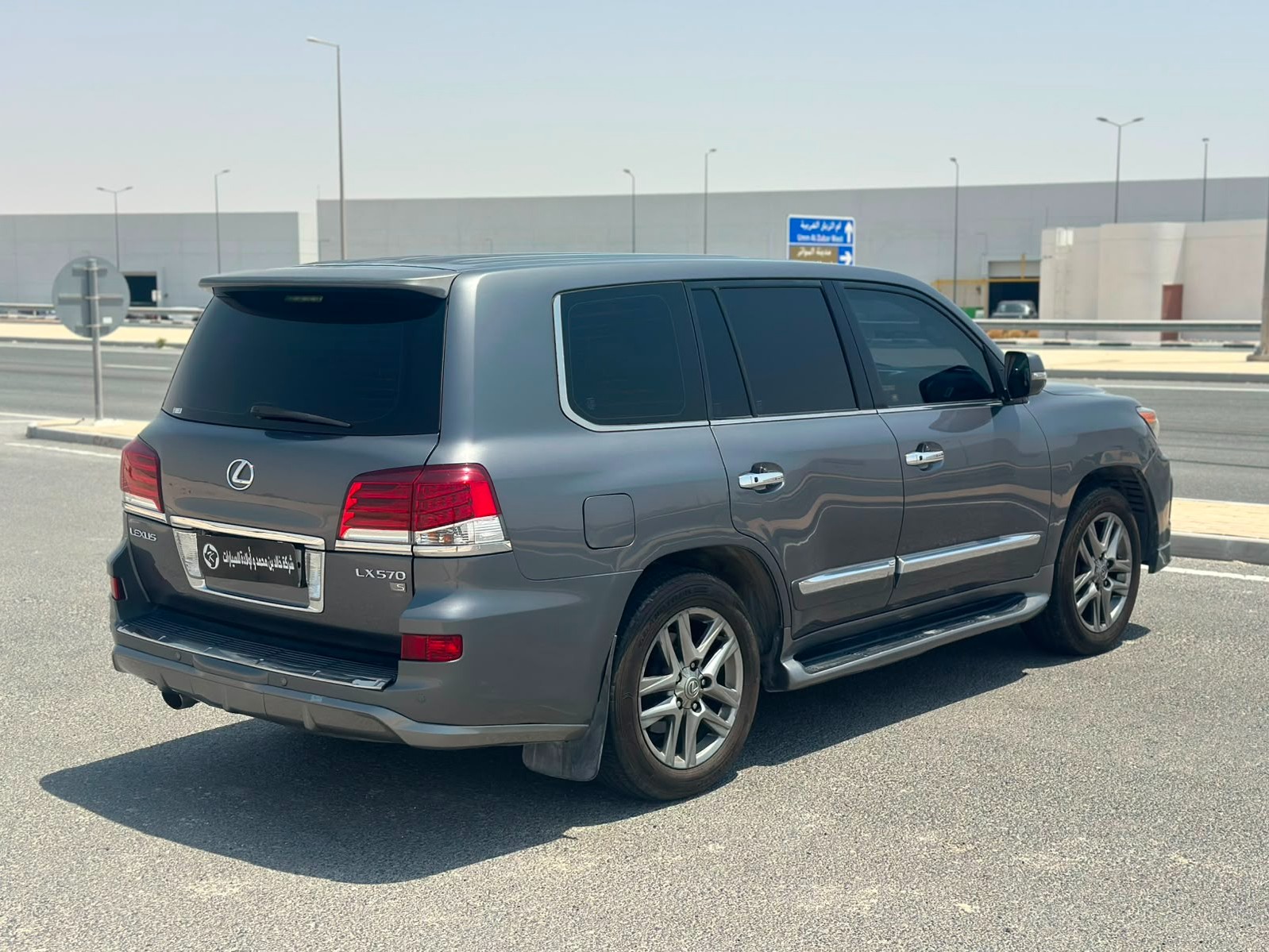 Lexus LX 570 S 2013 - Image 2