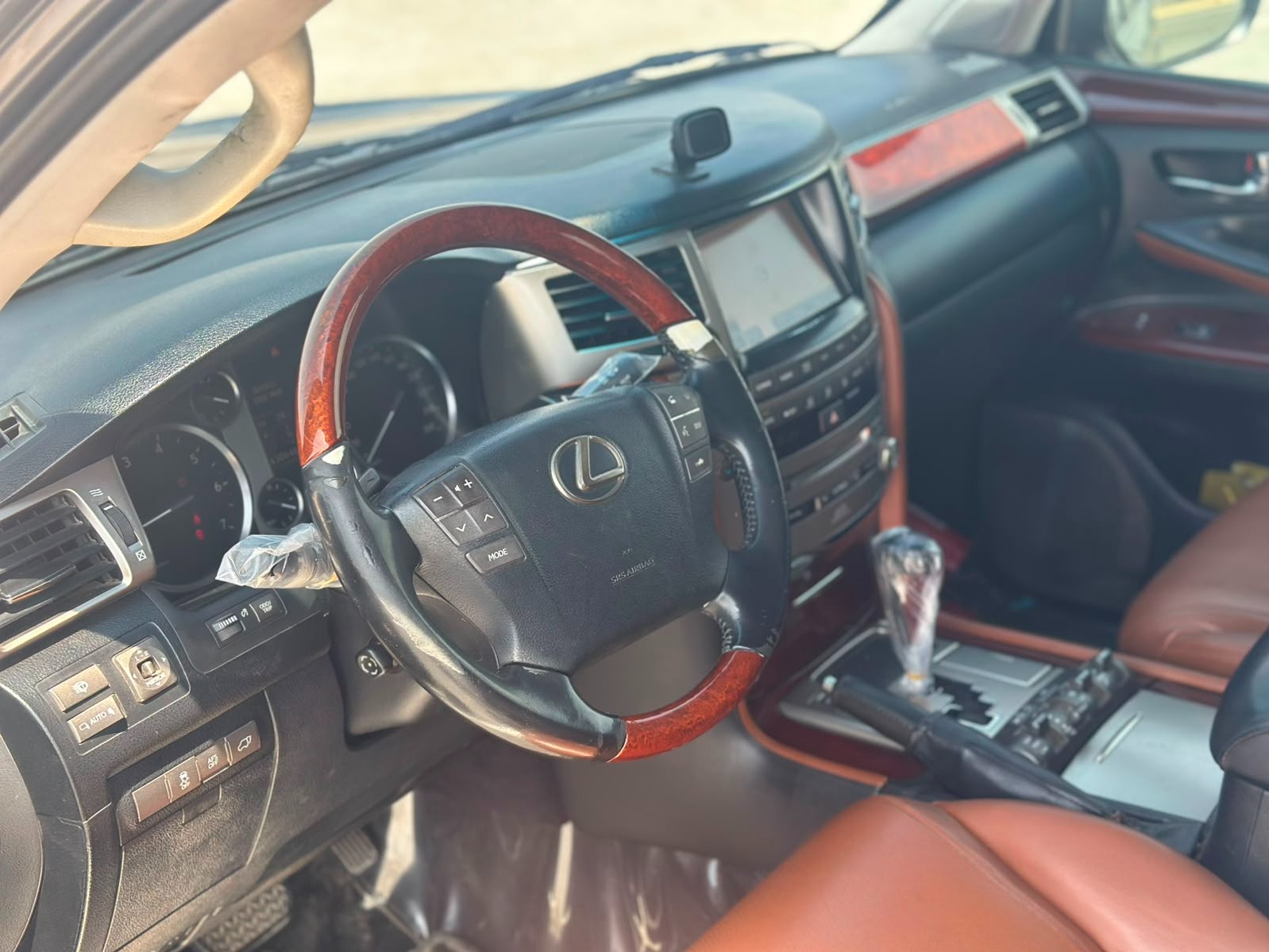 Lexus LX 570 S 2013 - Image 3