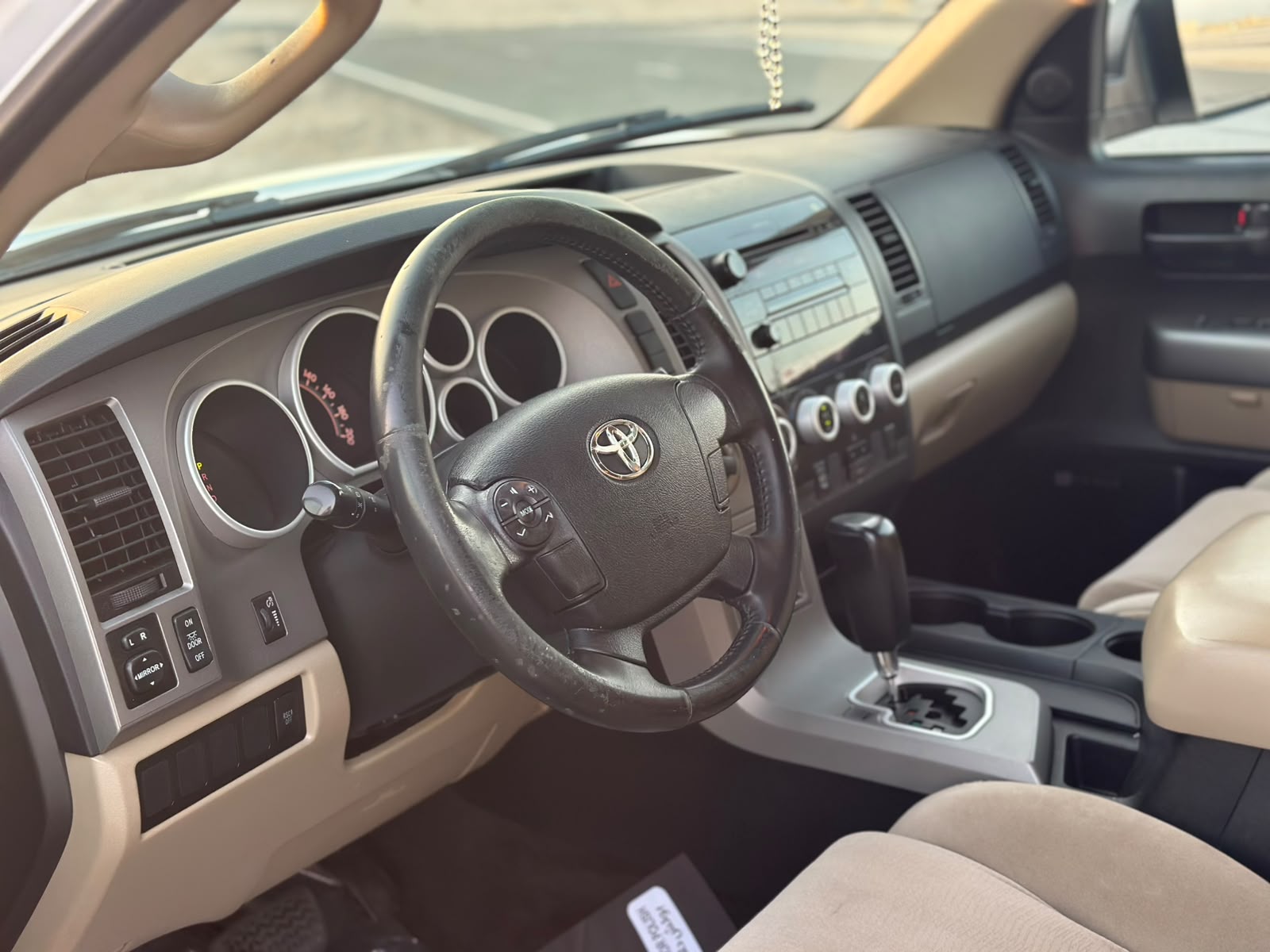 Toyota Sequoia SR5 2013 - Image 2