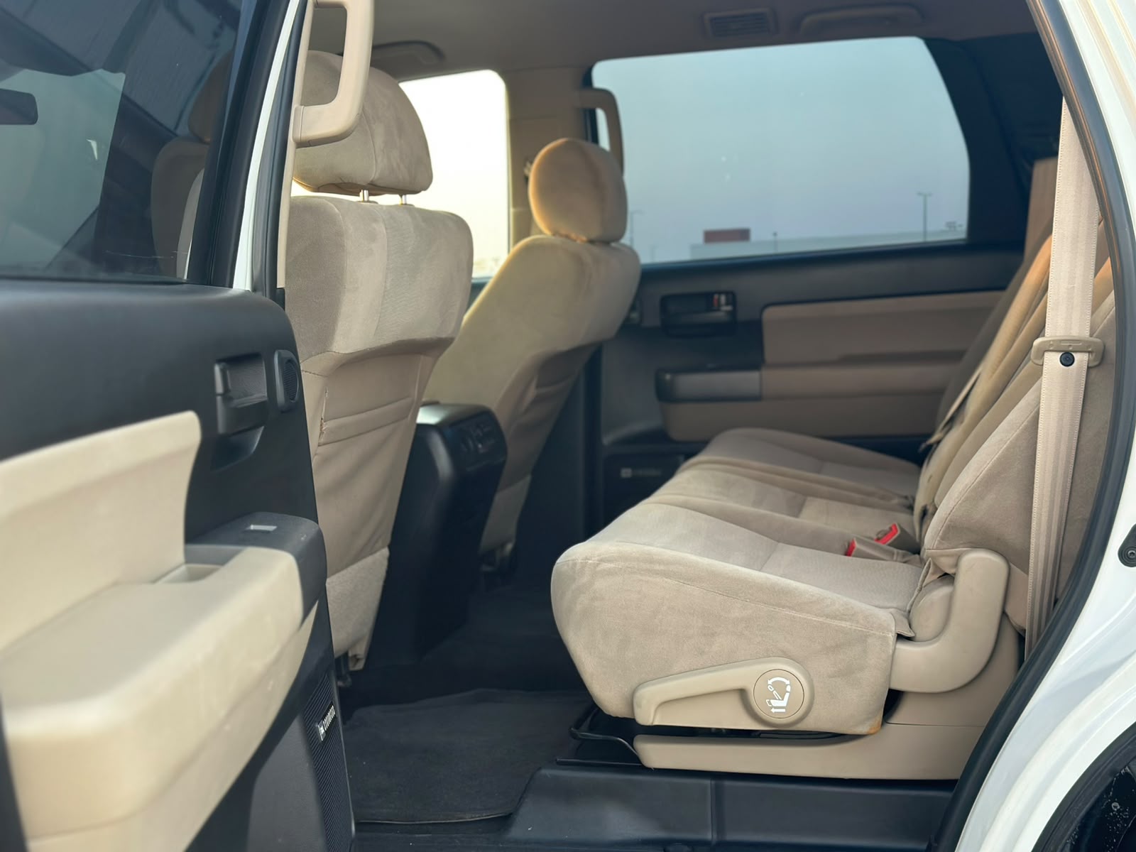 Toyota Sequoia SR5 2013 — photo 10 for sale in Qatar