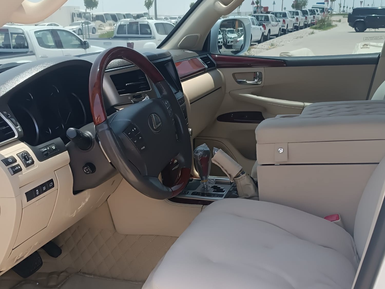 Lexus LX 570 2013 — photo 12 for sale in Qatar