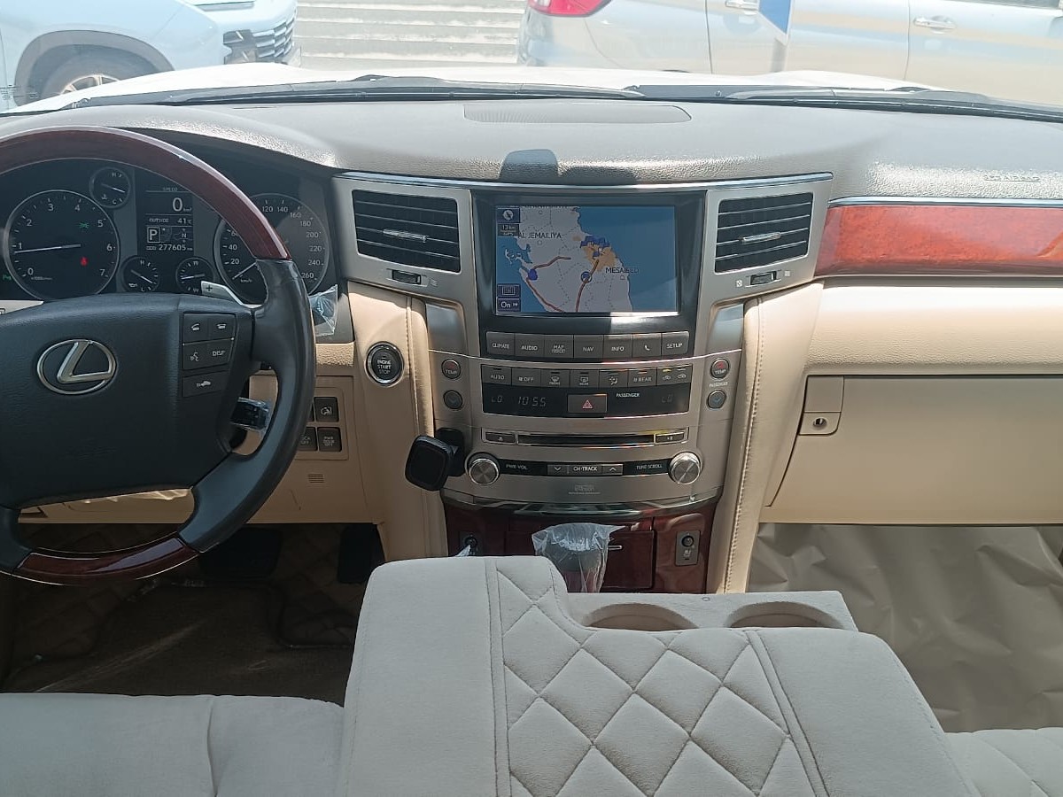 Lexus LX 570 2013 — photo 11 for sale in Qatar