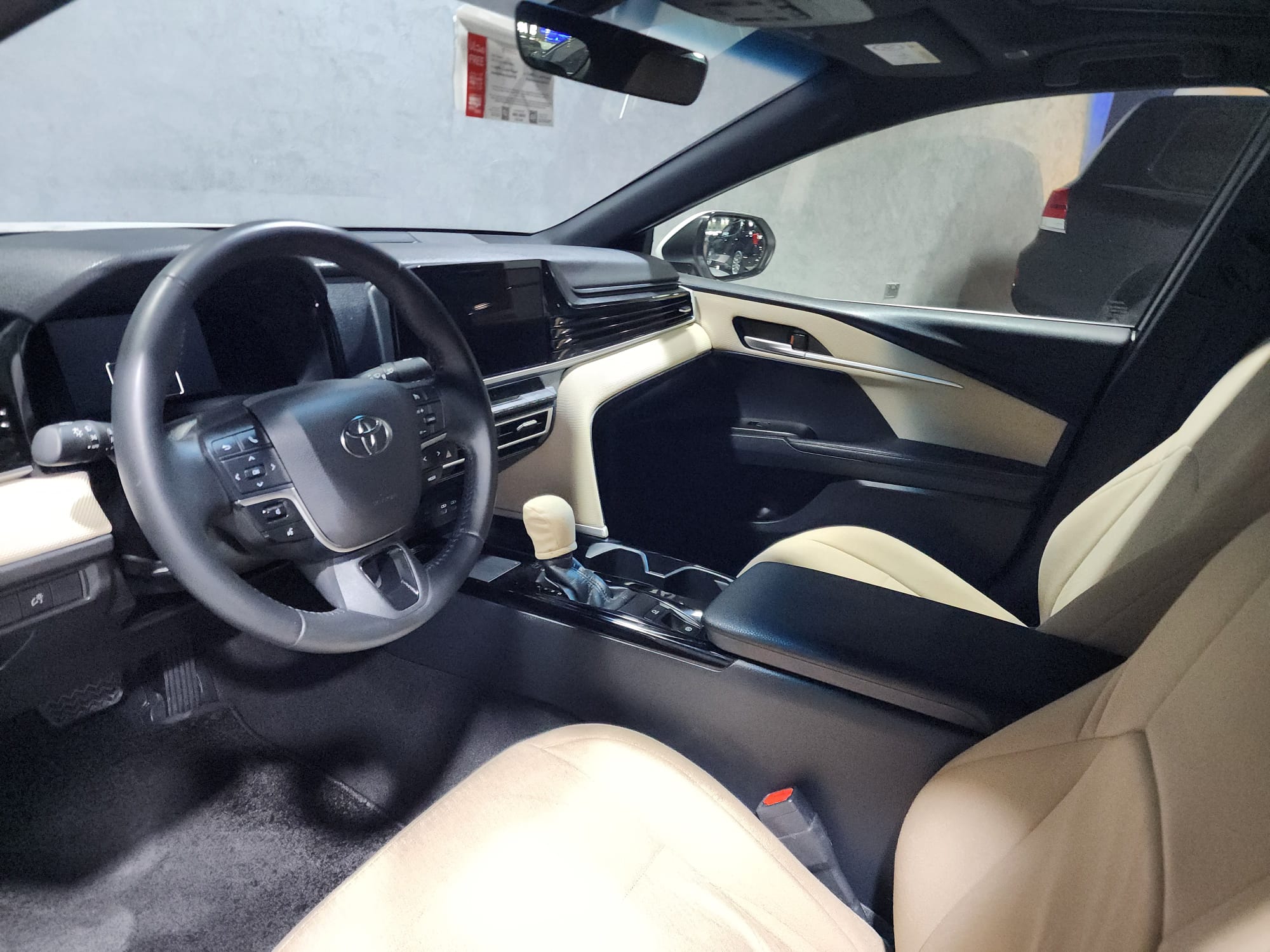 Toyota Camry LE 2025 - Image 3