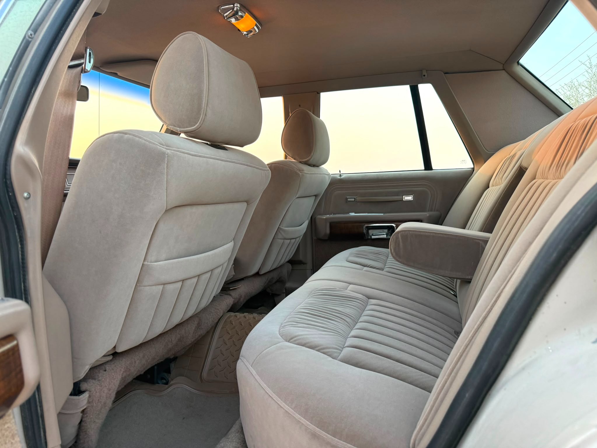 Ford Crown 1988 - Image 3