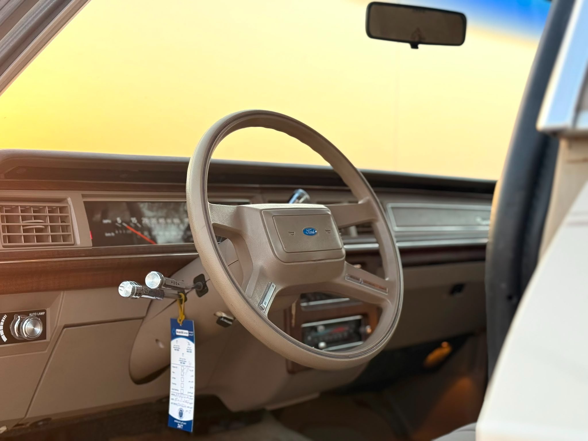 Ford Crown 1988 - Image 4