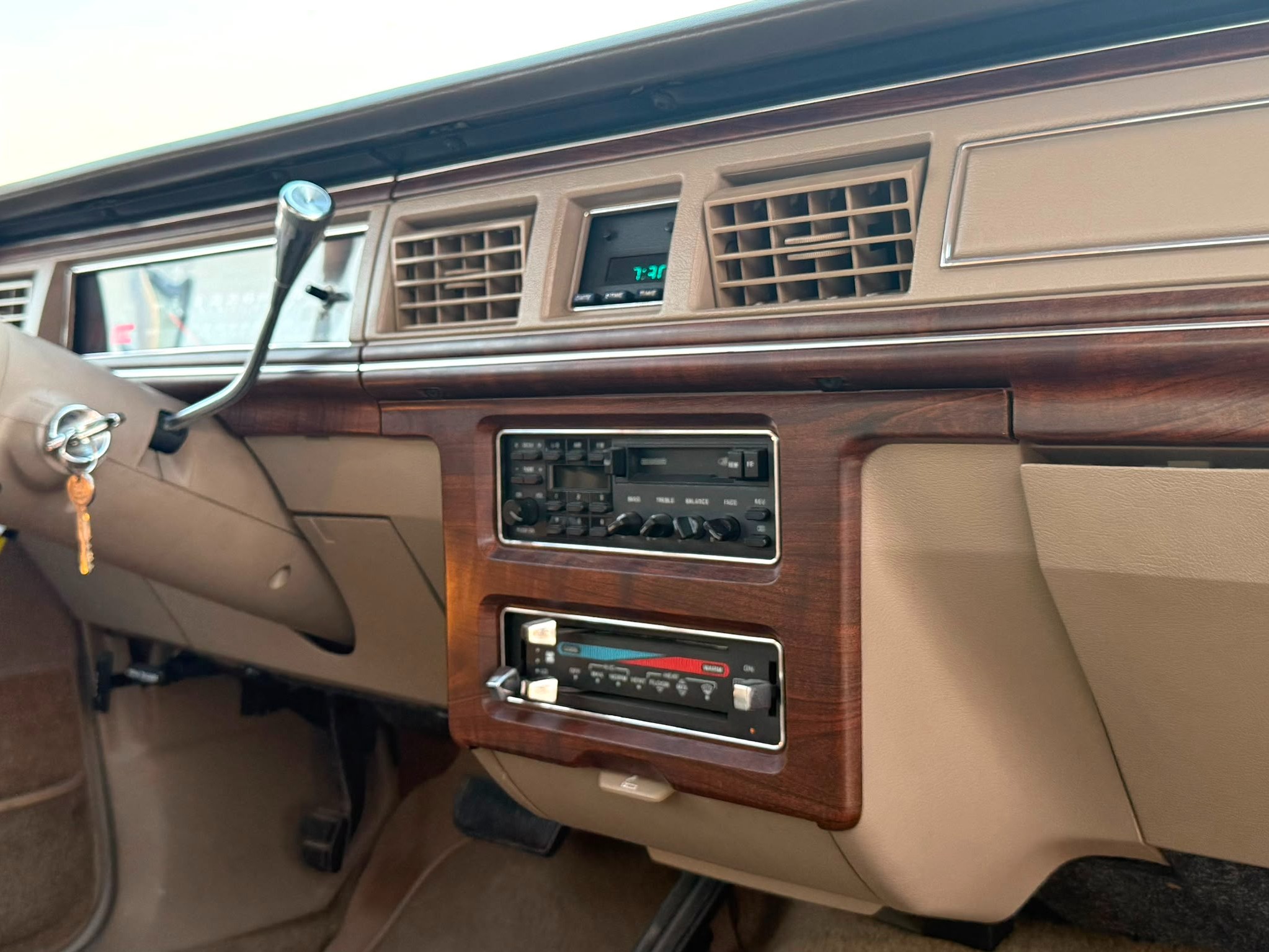 Ford Crown 1988 — photo 9 for sale in Qatar