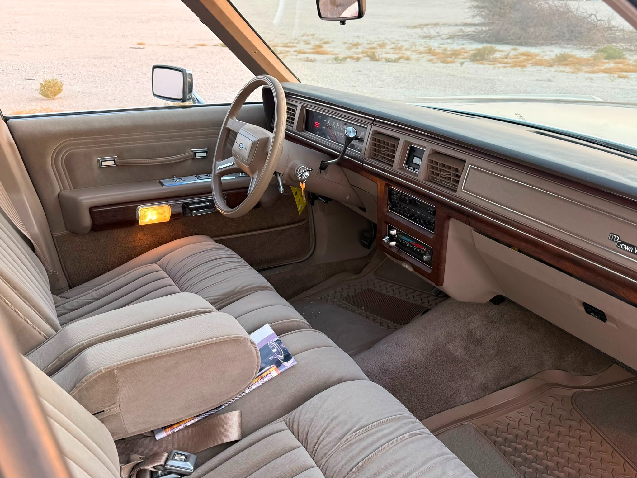 Ford Crown 1988 — photo 10 for sale in Qatar