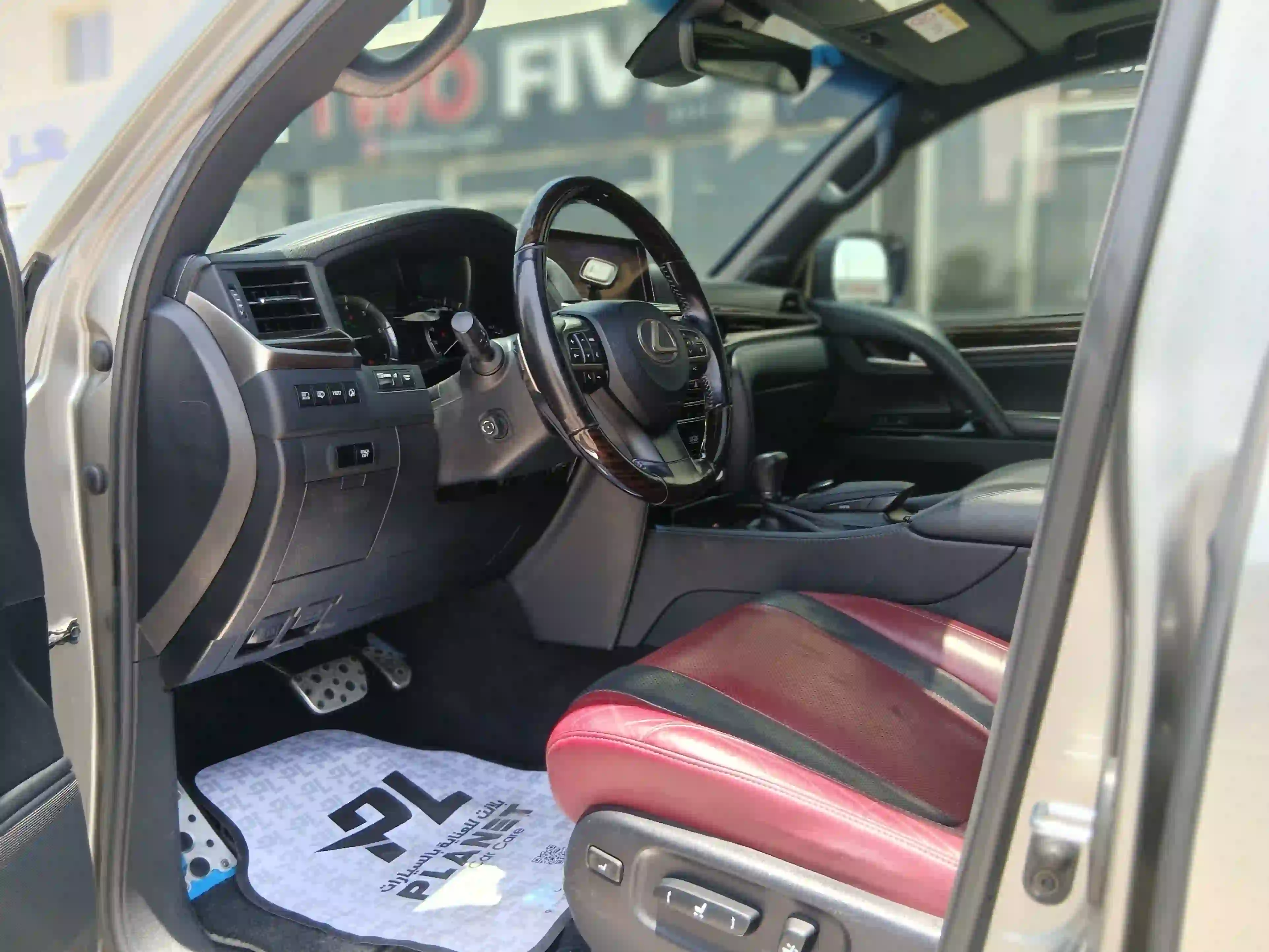 Lexus LX 570 2018 - Image 2