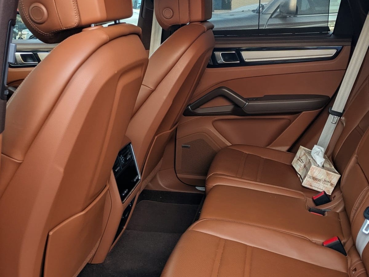 Porsche Cayenne 2023 - Image 3