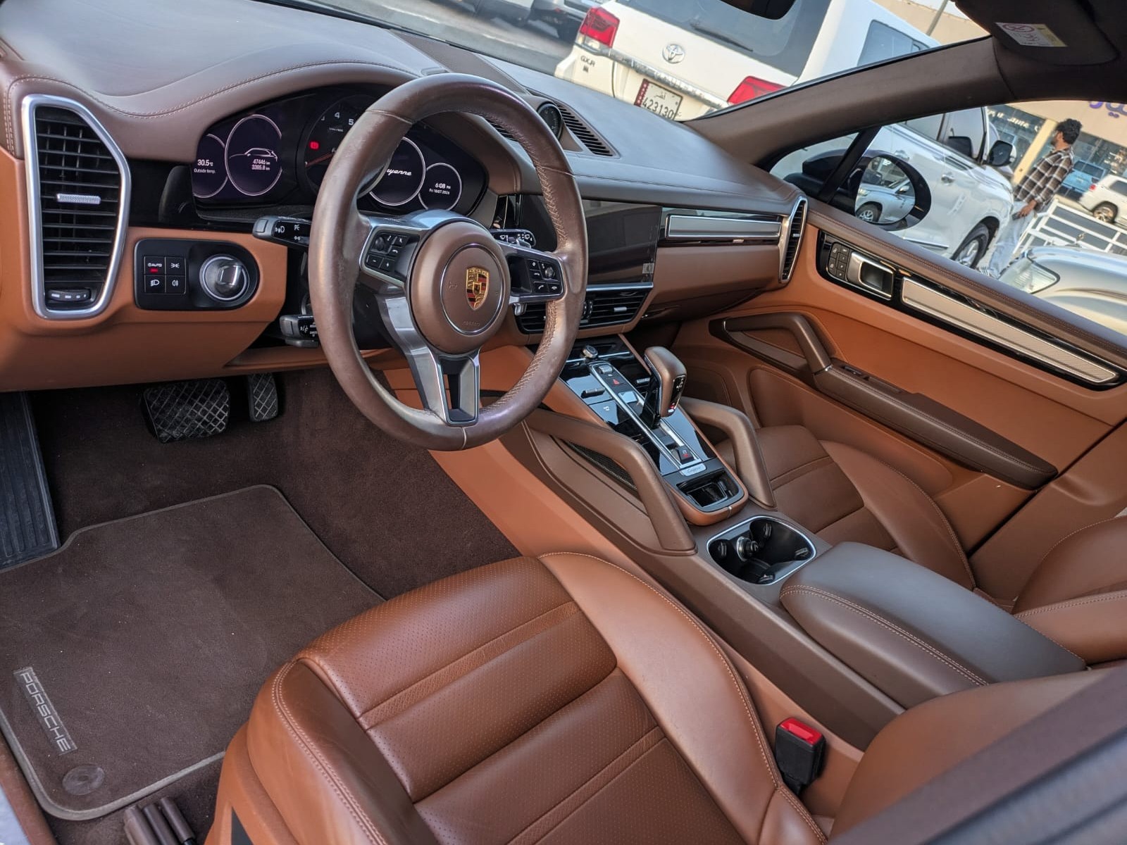 Porsche Cayenne 2023 - Image 2