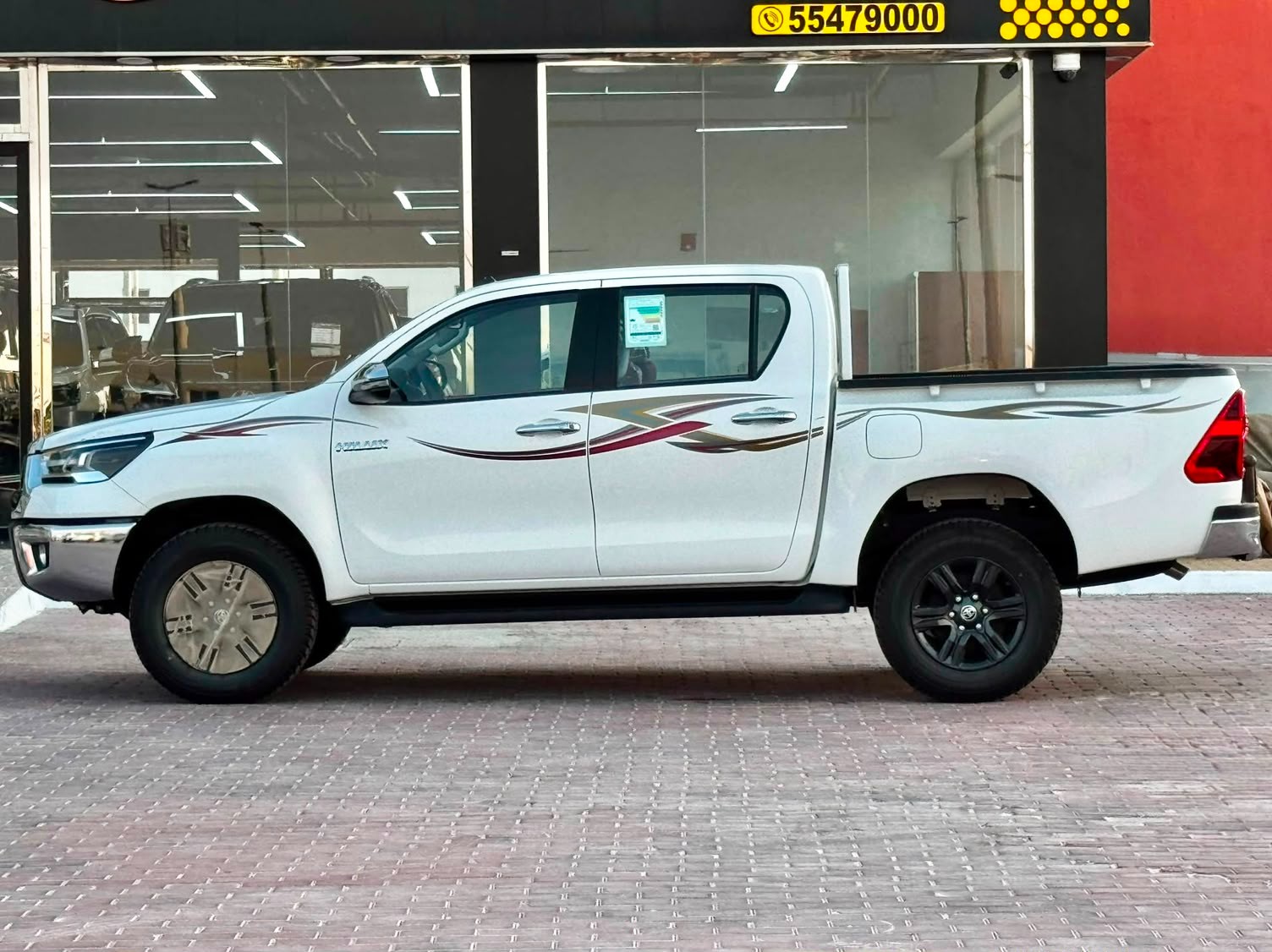 Toyota Hilux 4X4 2025 - Image 4