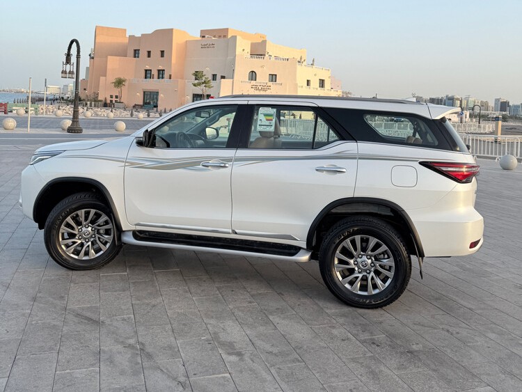 Toyota Fortuner V6 2024 - Image 2