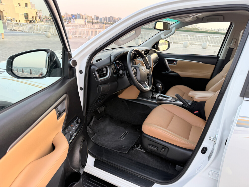 Toyota Fortuner V6 2024 - Image 4