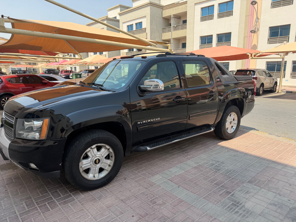 Chevrolet Avalanche 2011 - Image 2