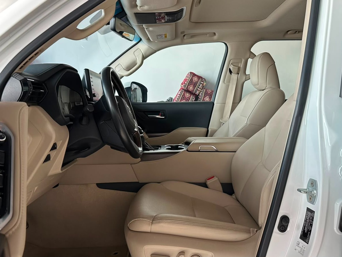 Toyota Land Cruiser GX.R 2024 - Image 3