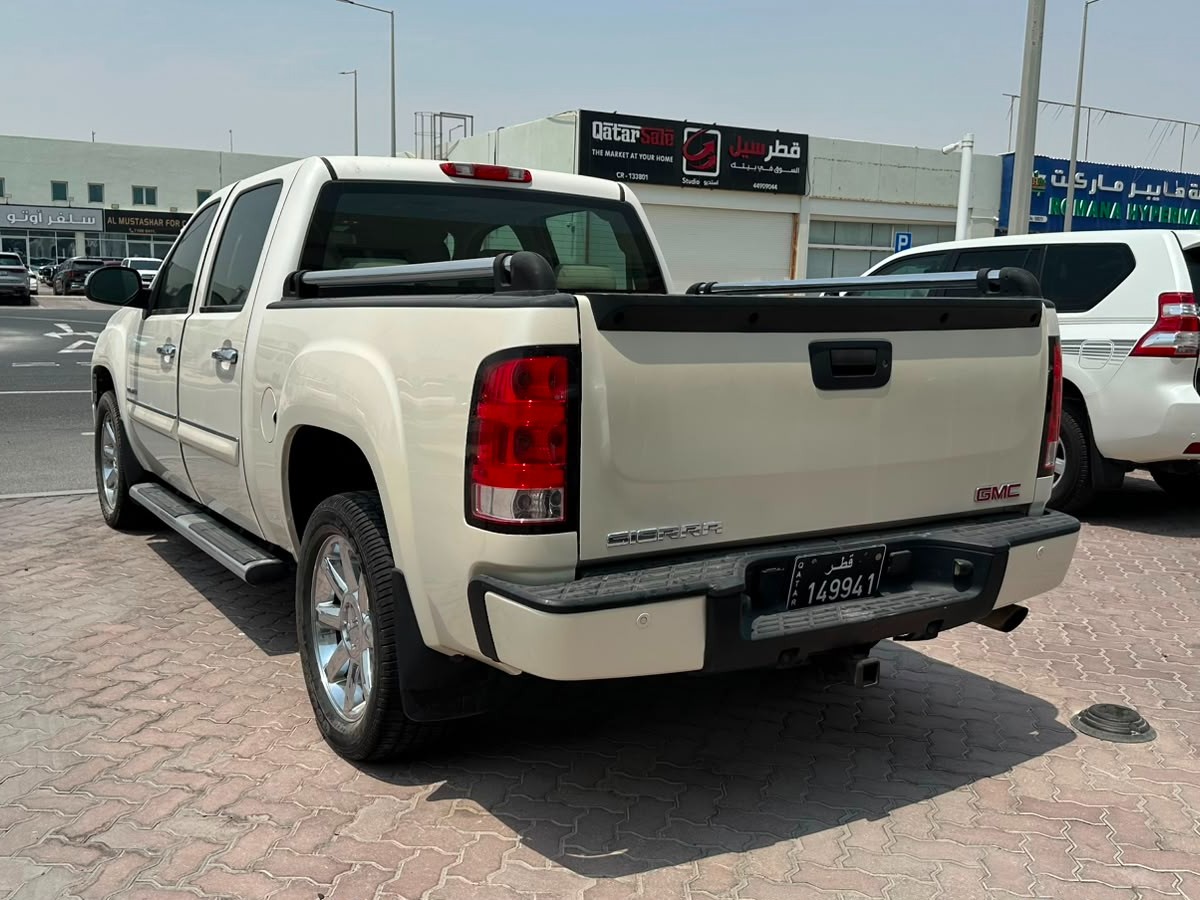 GMC Sierra Denali 2012 — photo 9 for sale in Qatar