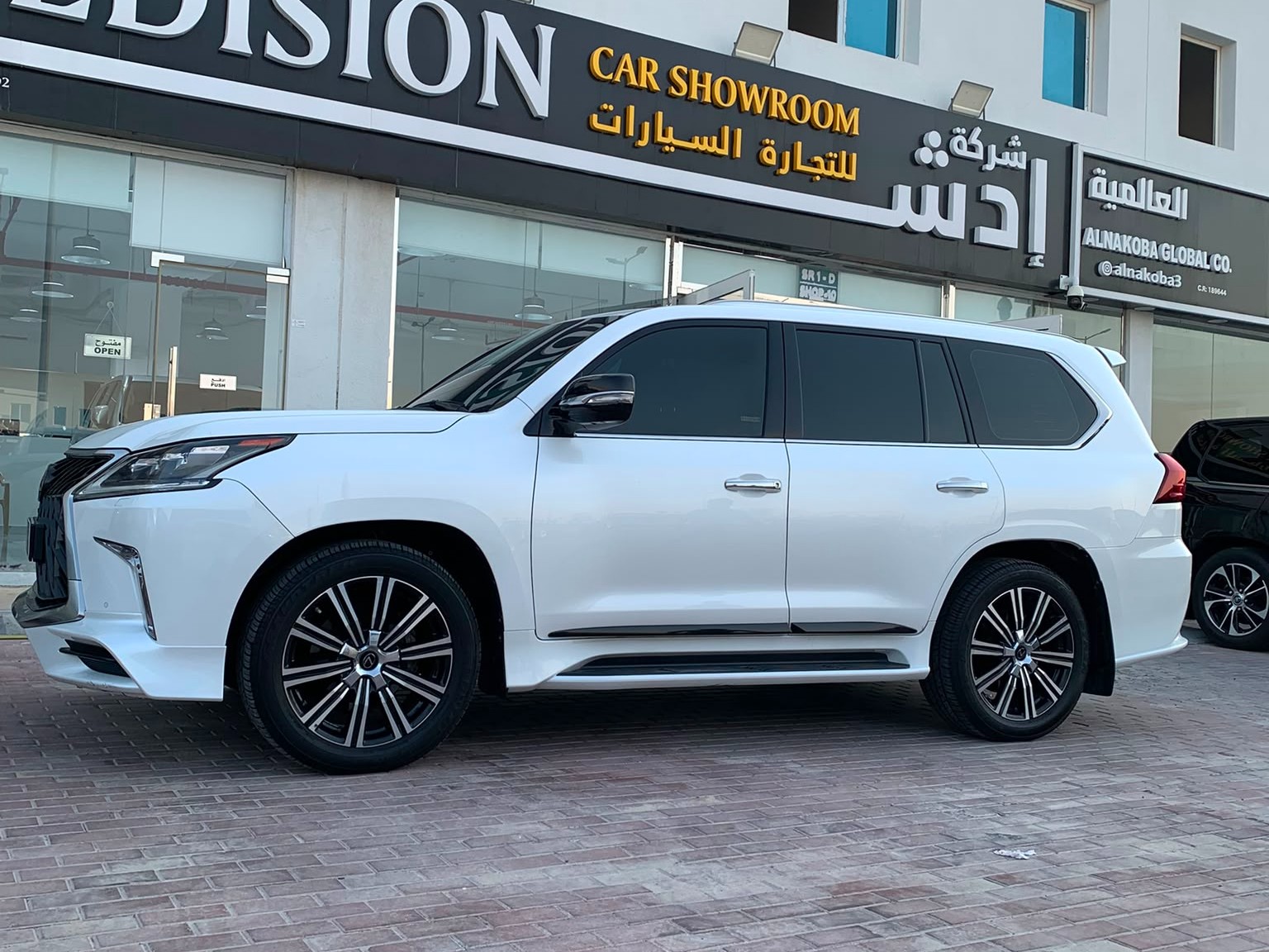 Lexus LX 570 2017 - Image 4
