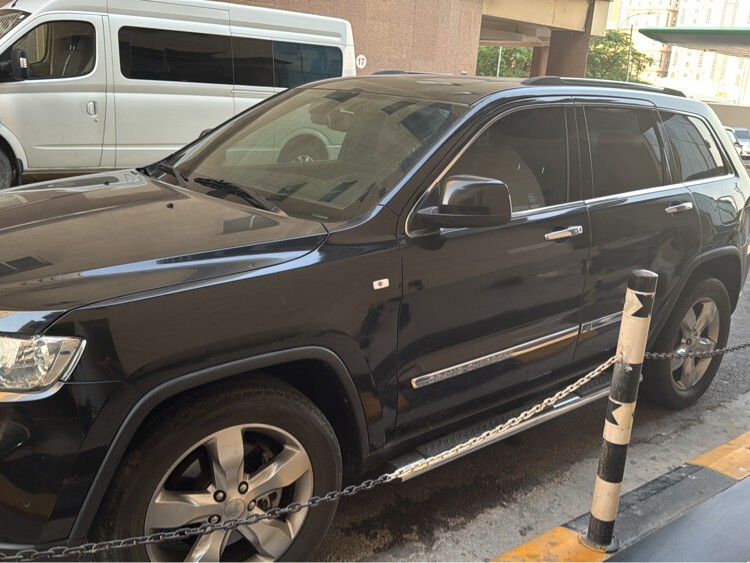 Jeep Cherokee Standard  2013 - Image 2