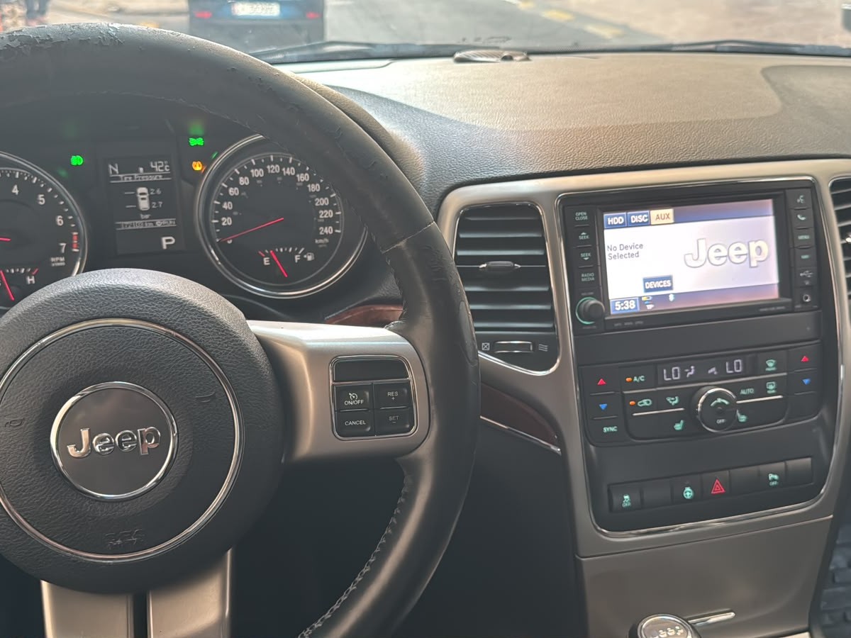 Jeep Cherokee Standard 2013 — photo 10 for sale in Qatar