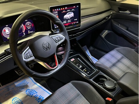 Volkswagen Golf GTI 2025 - Image 4