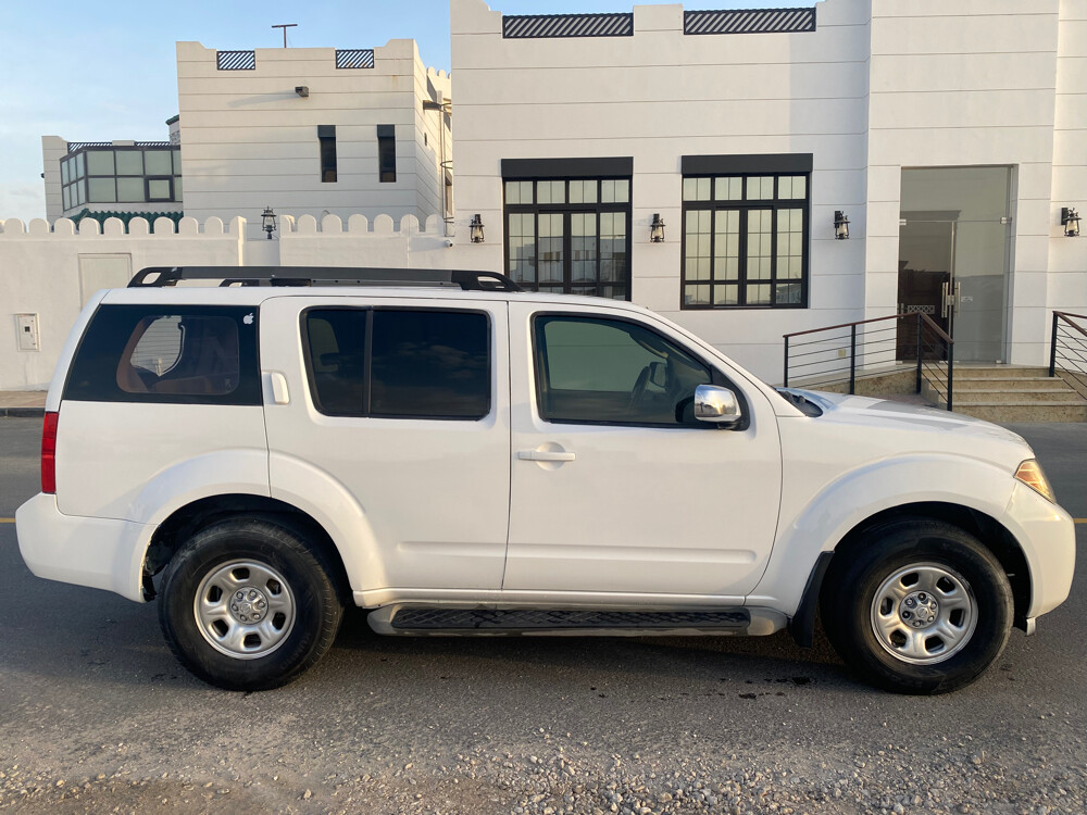 Nissan Pathfinder 2010 - Image 2