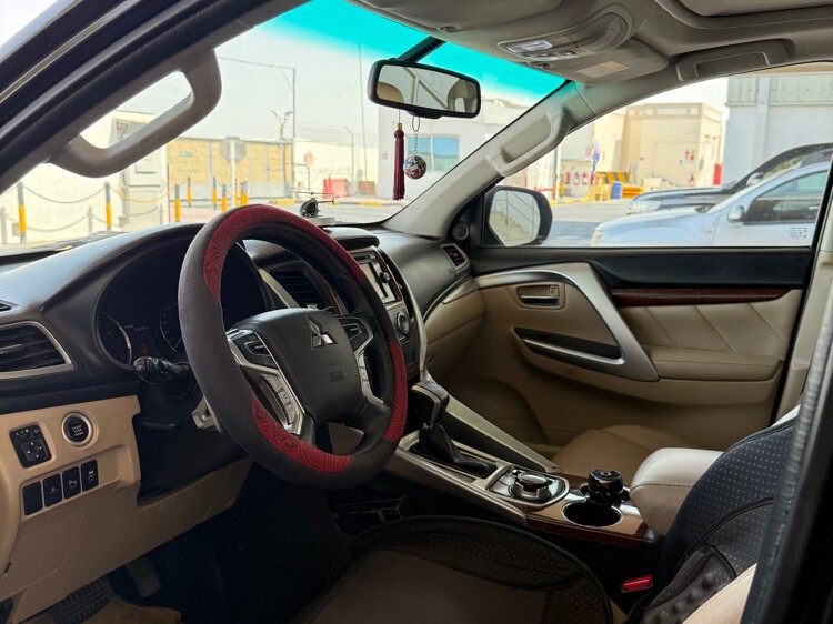 Mitsubishi montero sport 2016 — photo 12 for sale in Qatar