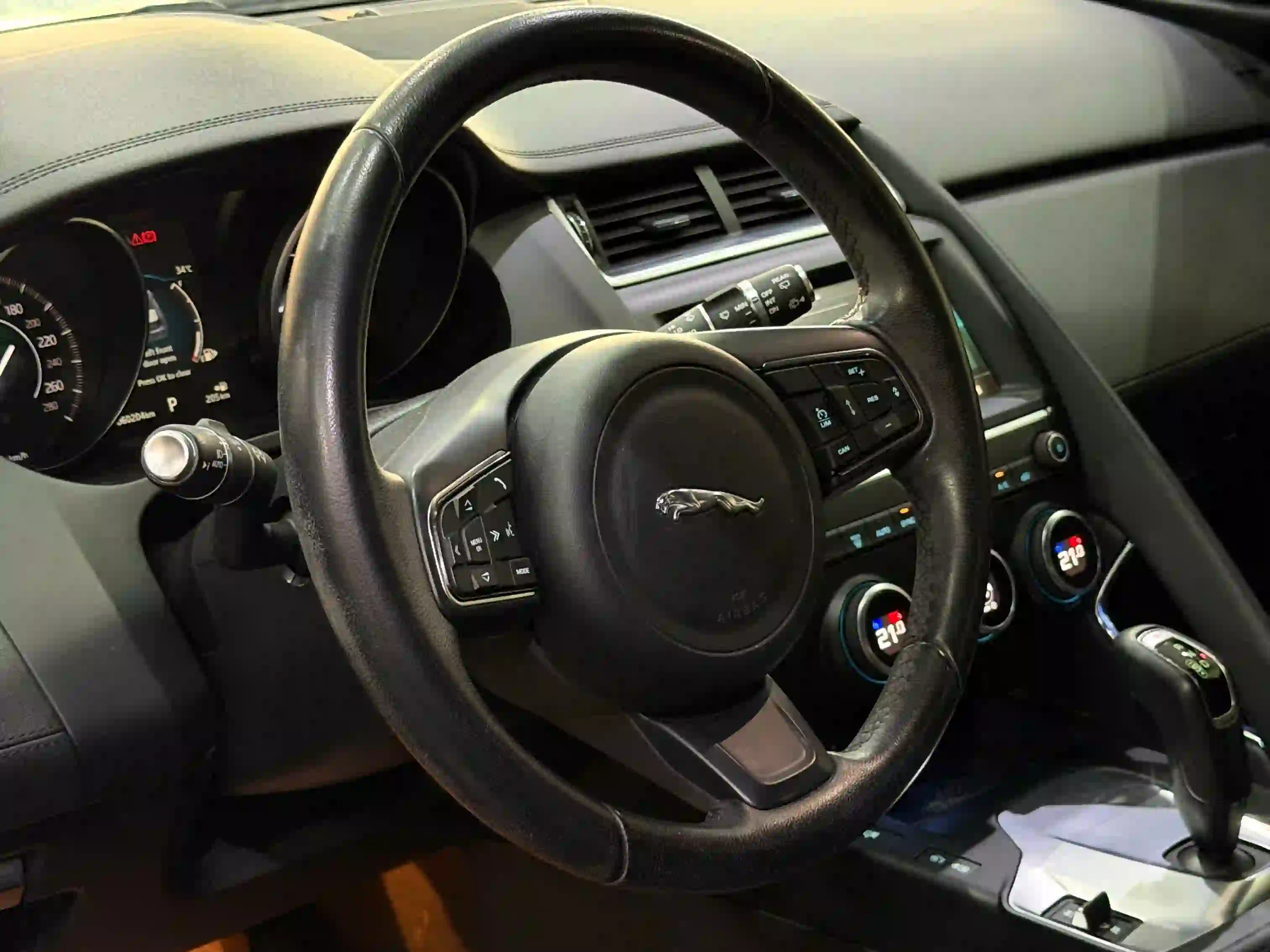 Jaguar E-pace 2018 - Image 3