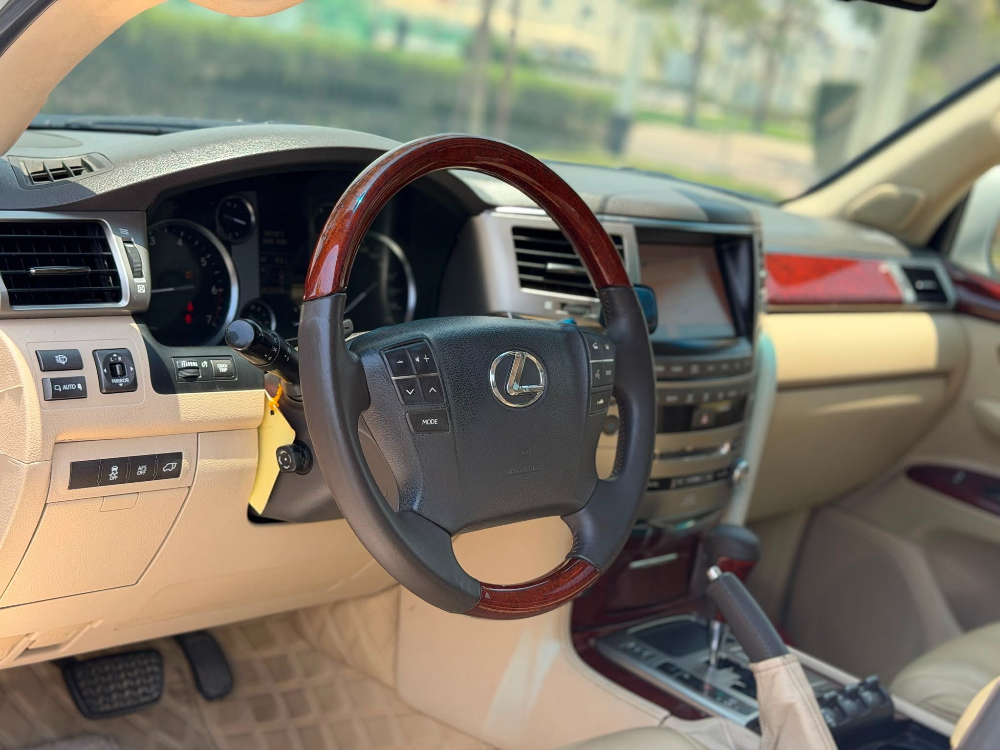 Lexus LX 570 S 2012 — photo 11 for sale in Qatar