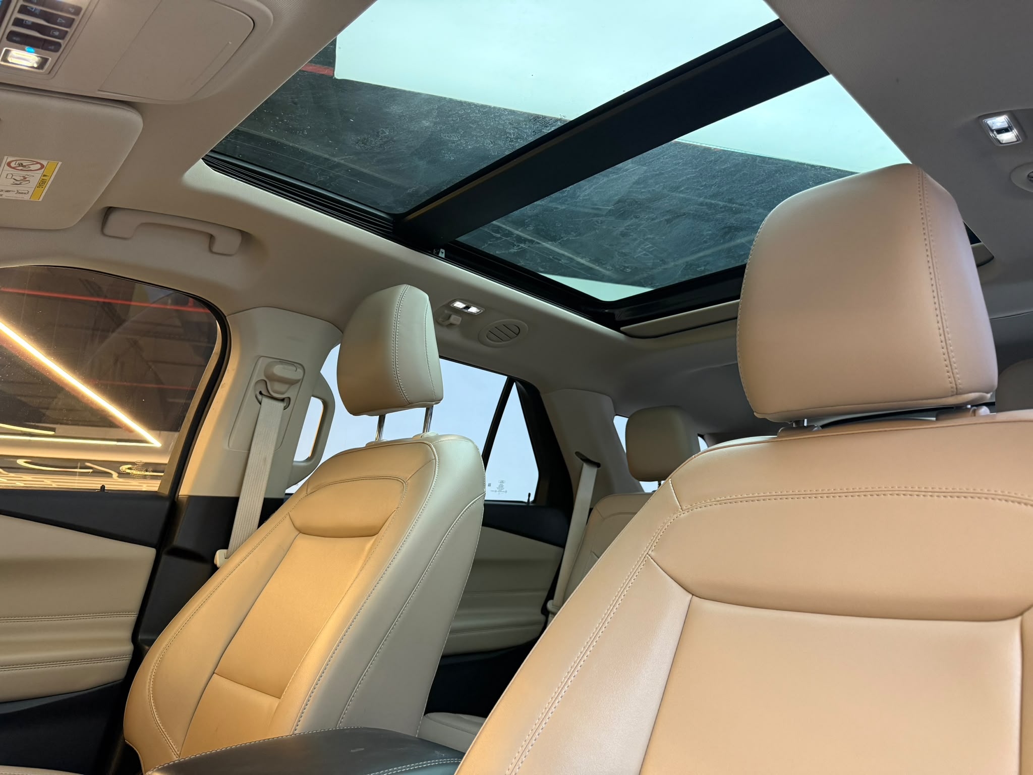 Ford Explorer 2022 - Image 2