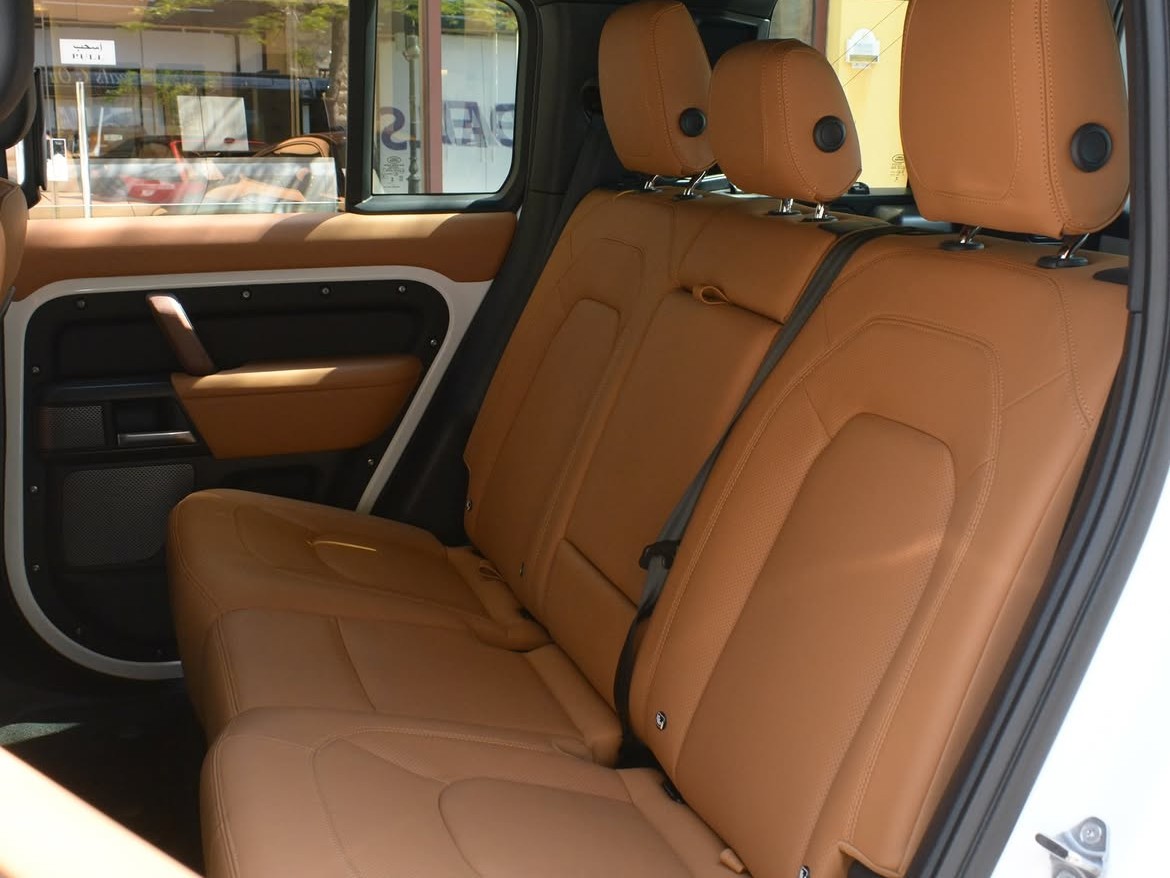 Land Rover Defender 110 HSE 2024 — photo 9 for sale in Qatar