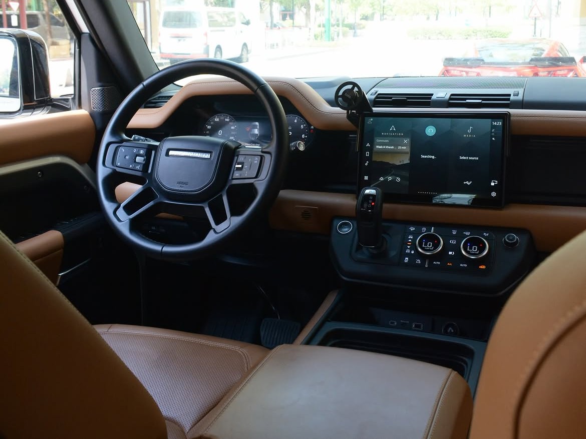 Land Rover Defender 110 HSE 2024 — photo 10 for sale in Qatar