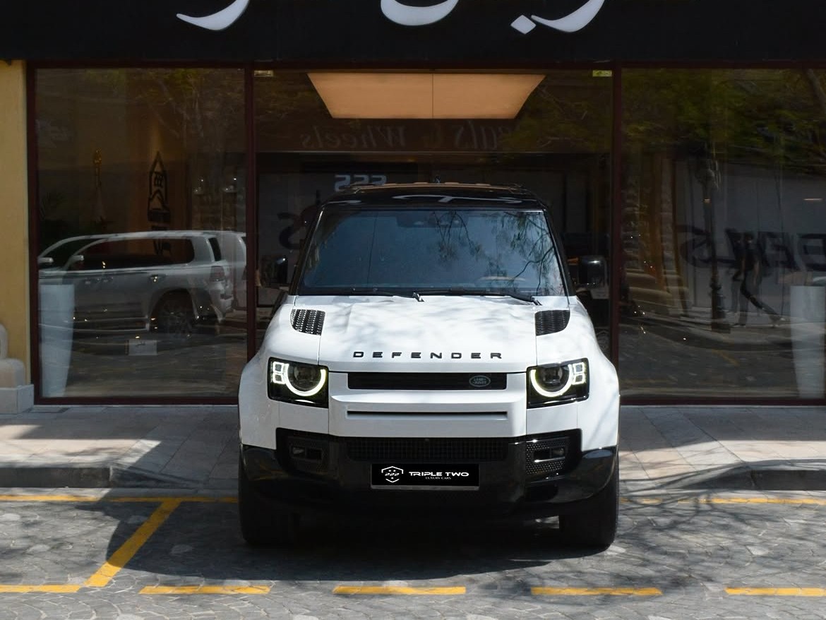 Land Rover Defender 110 HSE 2024 - Image 1