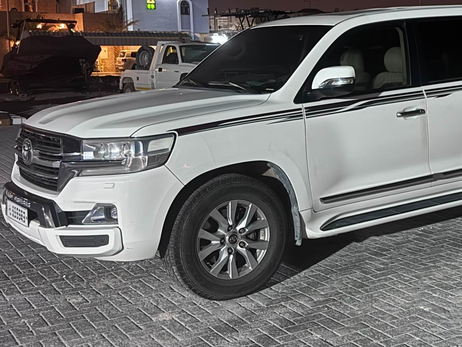 Toyota Land Cruiser GXR v8 2020 - Image 2