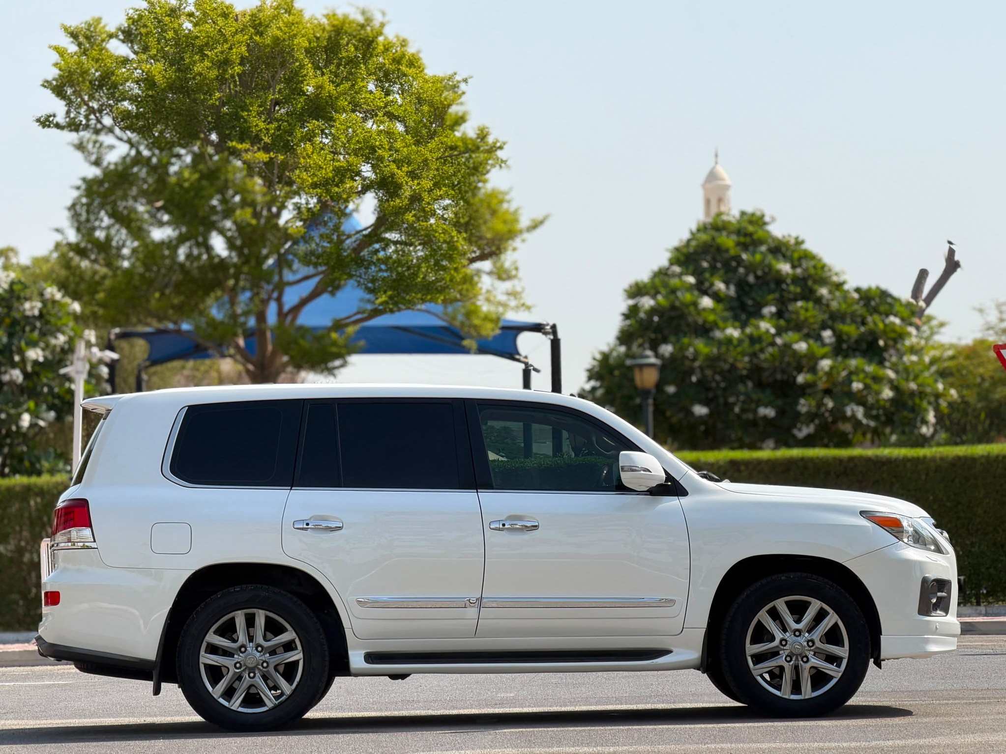 Lexus LX 570 S 2014 - Image 4