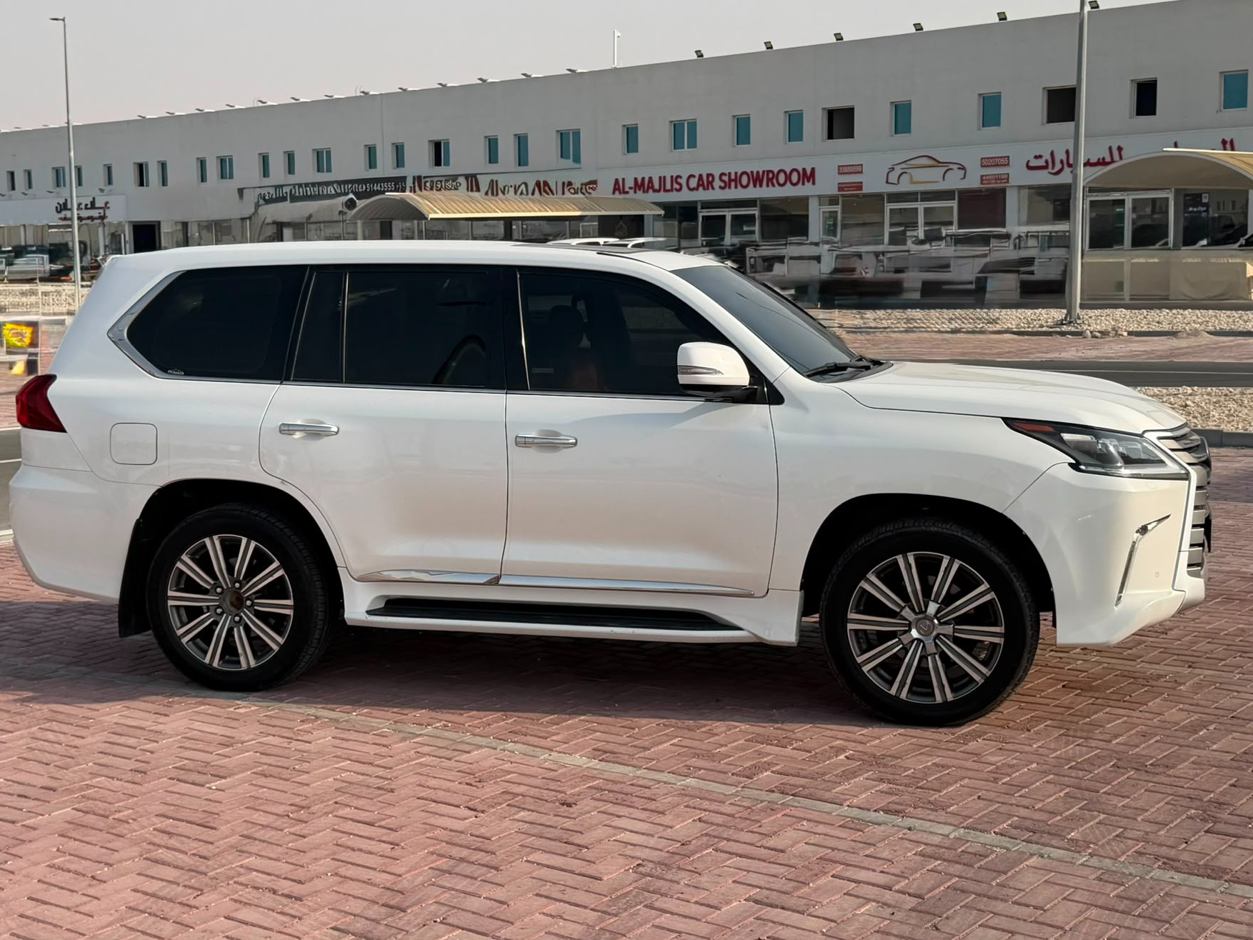Lexus LX 570 S 2016 - Image 1
