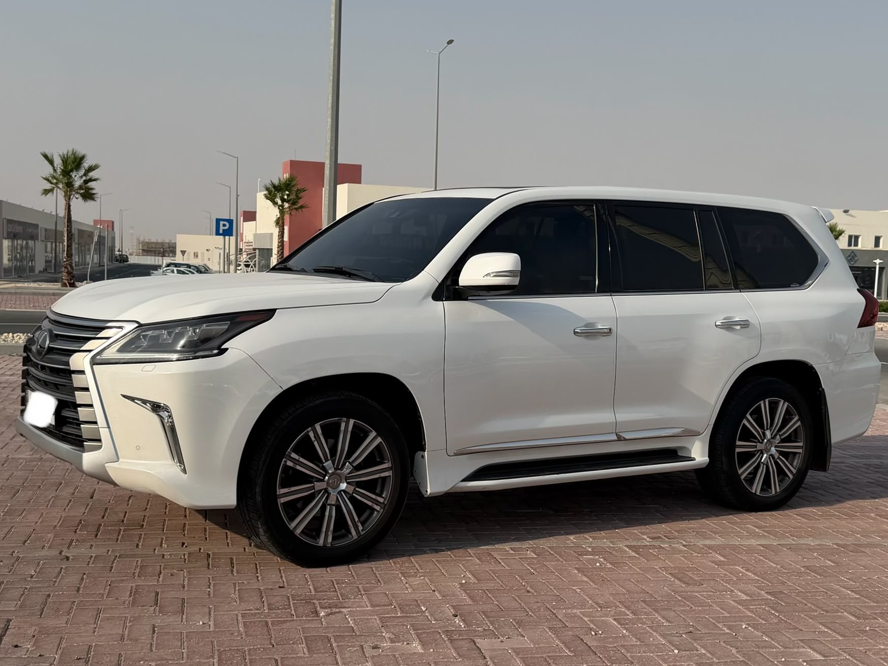 Lexus LX 570 S 2016 - Image 3