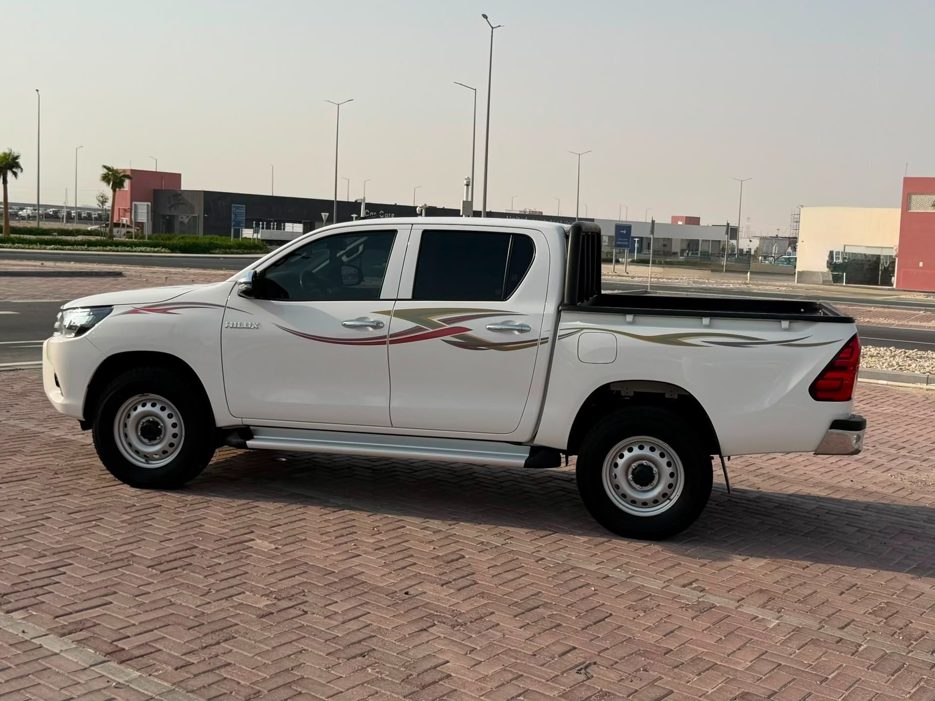 Toyota Hilux 4X4 2025 - Image 4