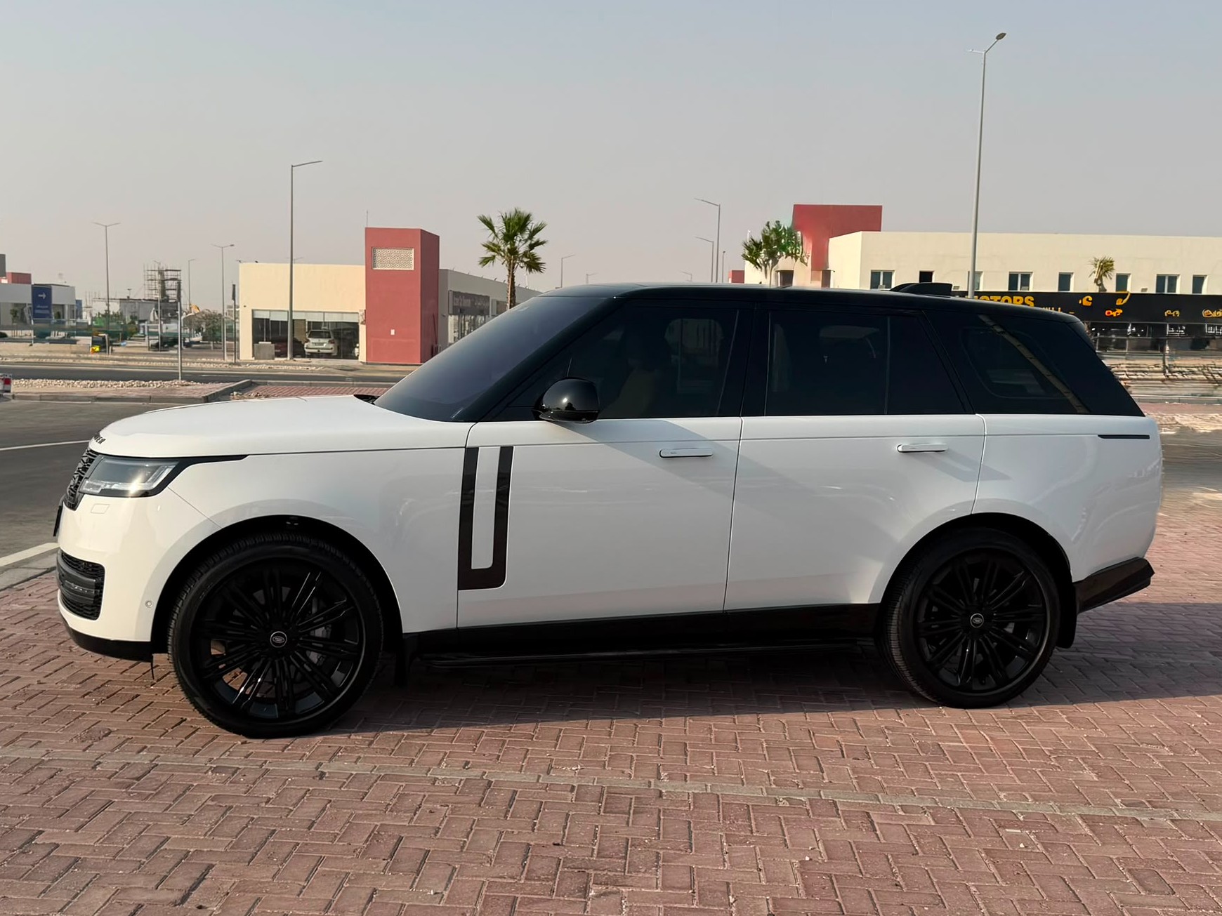 Land Rover Range Rover HSE 2023 - Image 3