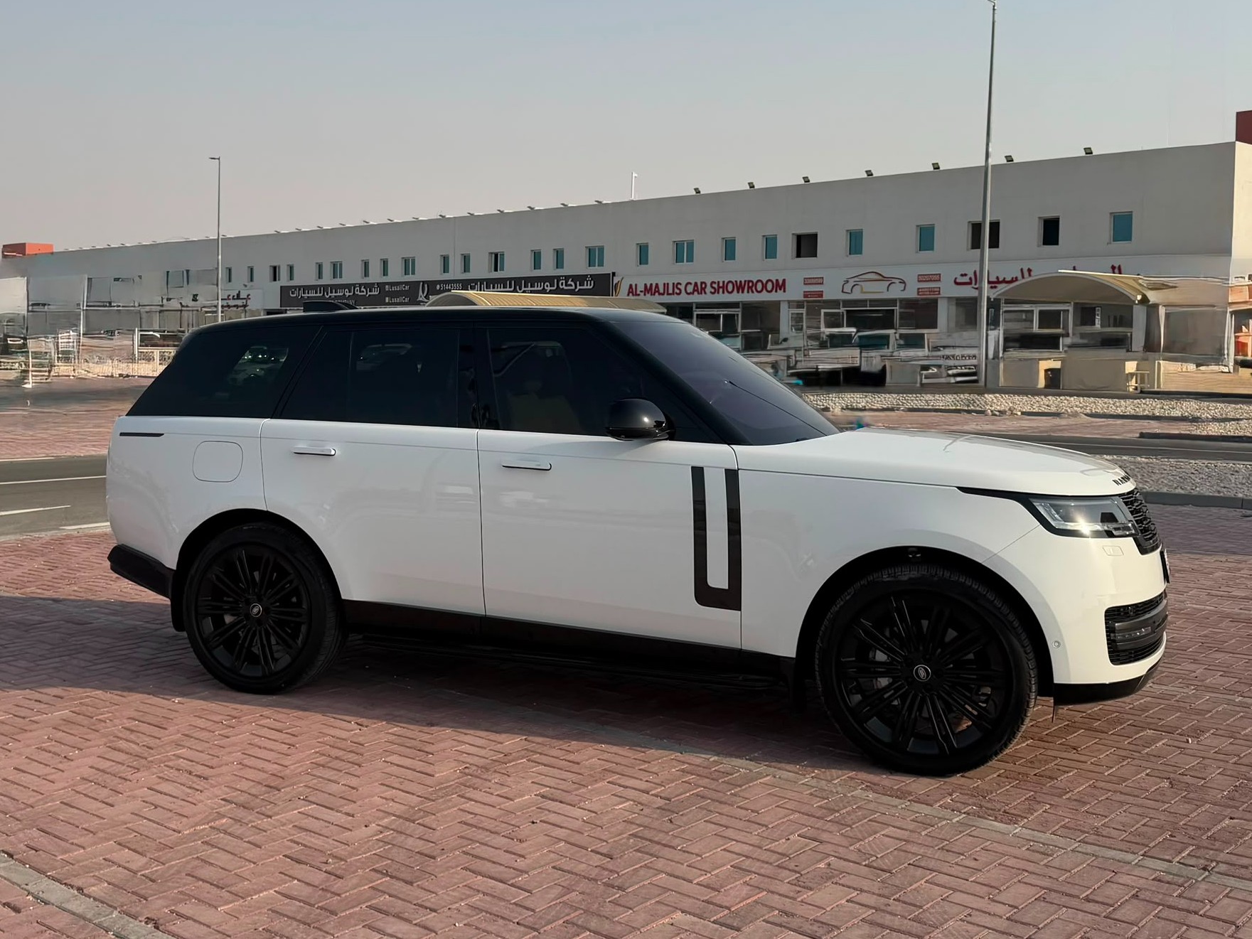 Land Rover Range Rover HSE 2023 - Image 1