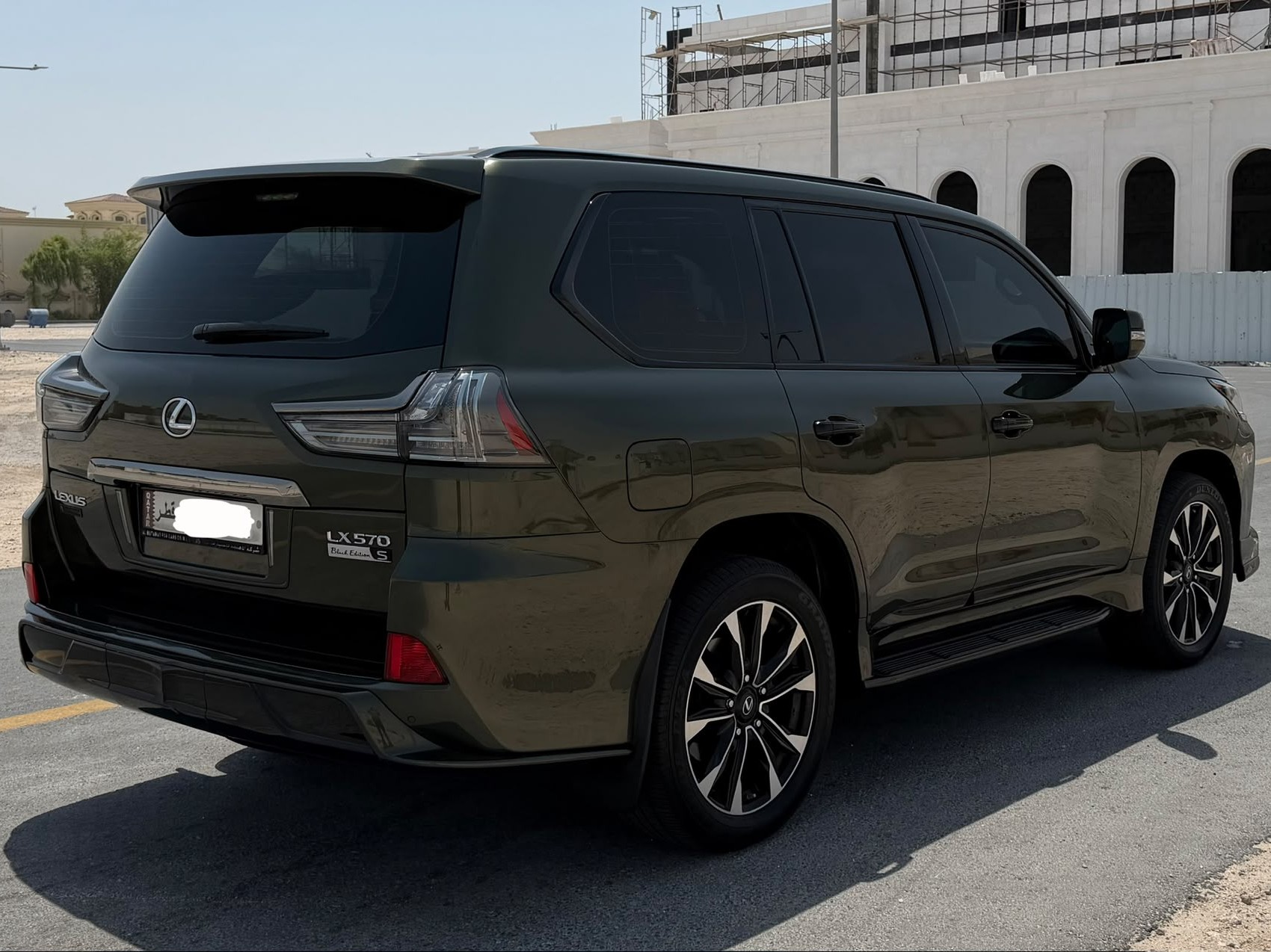 Lexus LX 570 S Black Edition 2021 - Image 4