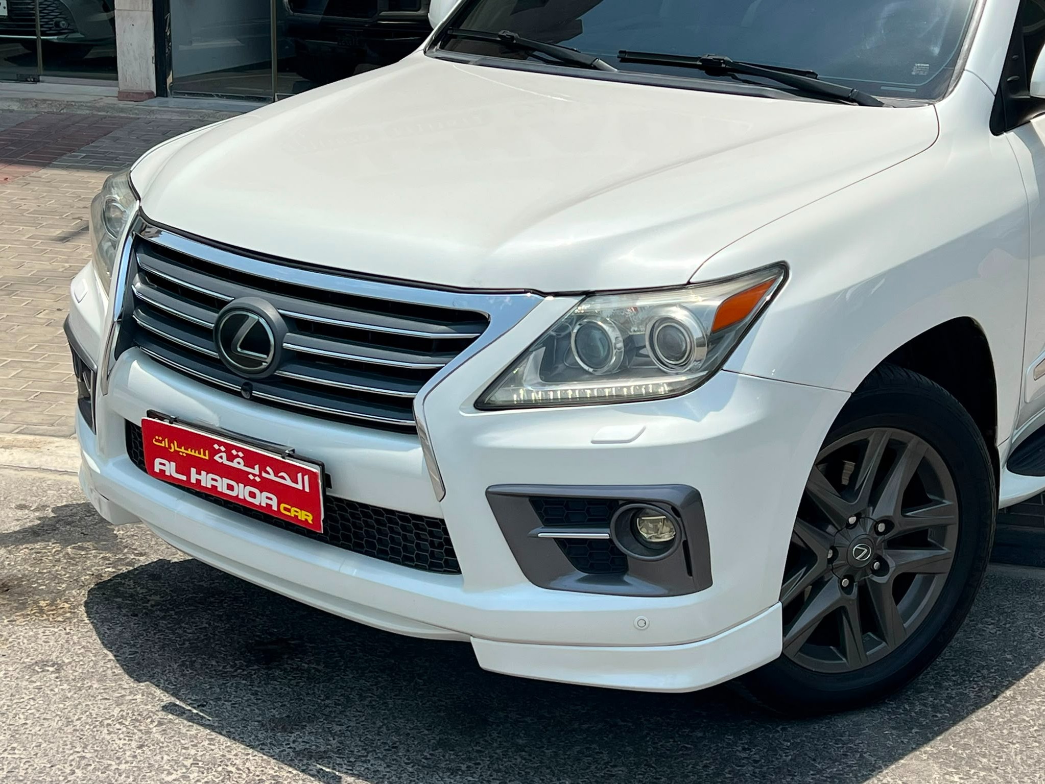Lexus LX 570 S 2012 - Image 4