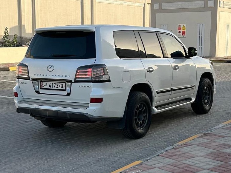Lexus LX 570 S 2011 - Image 4