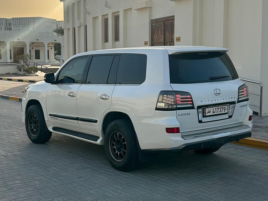 Lexus LX 570 S 2011 - Image 3