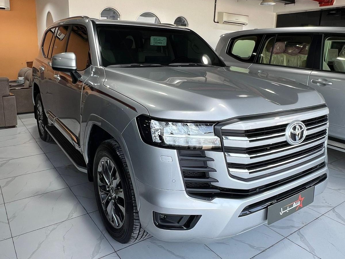 Toyota Land Cruiser GXR v6 2025