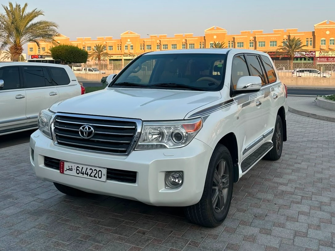 Toyota Land Cruiser GXR v8 2009 - Image 2