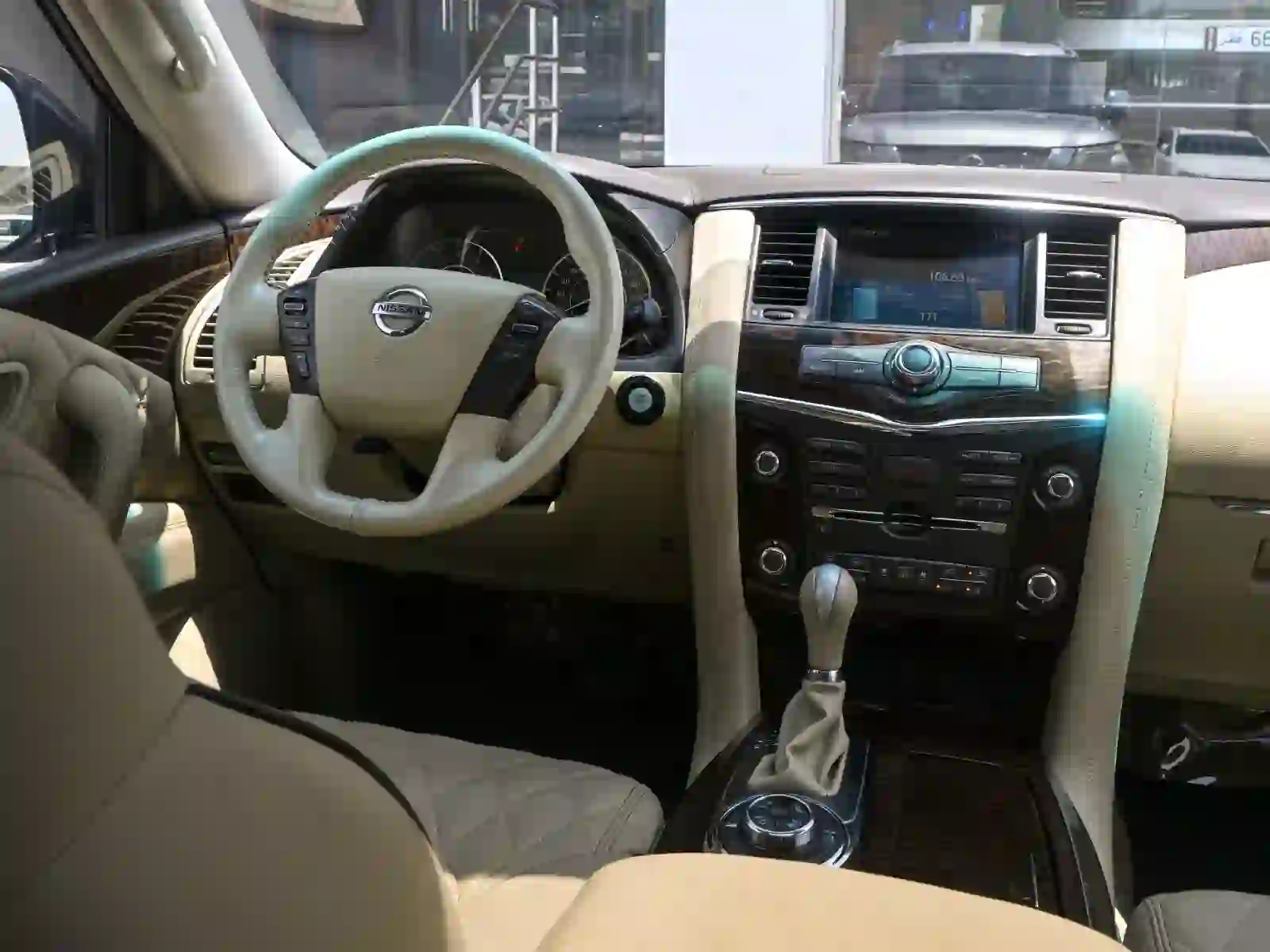 Nissan Patrol  Platinum 2011 - Image 2